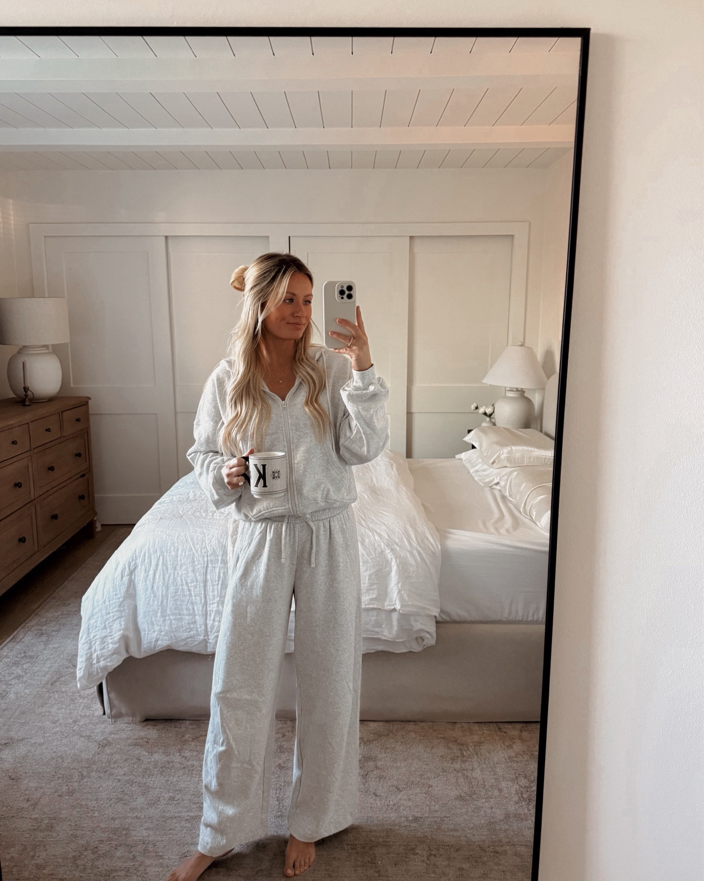 The cozy set I’ll be living in all fall 🤎 These barrel sweatpants are so flattering and I love them paired with the matching zip-up for an easy, elevated lounge look. Perfect for travel days, errands, school drop-off, or cozy days at home.

Wearing XS in the barrel sweatpants + S in the zip-up.

#FallOutfit #CozyOutfit #BarrelSweatpants #MatchingSet #FallFashion #CasualStyle #TravelOutfit #Loungewear

#LTKootd #LTKSeasonal #LTKActive