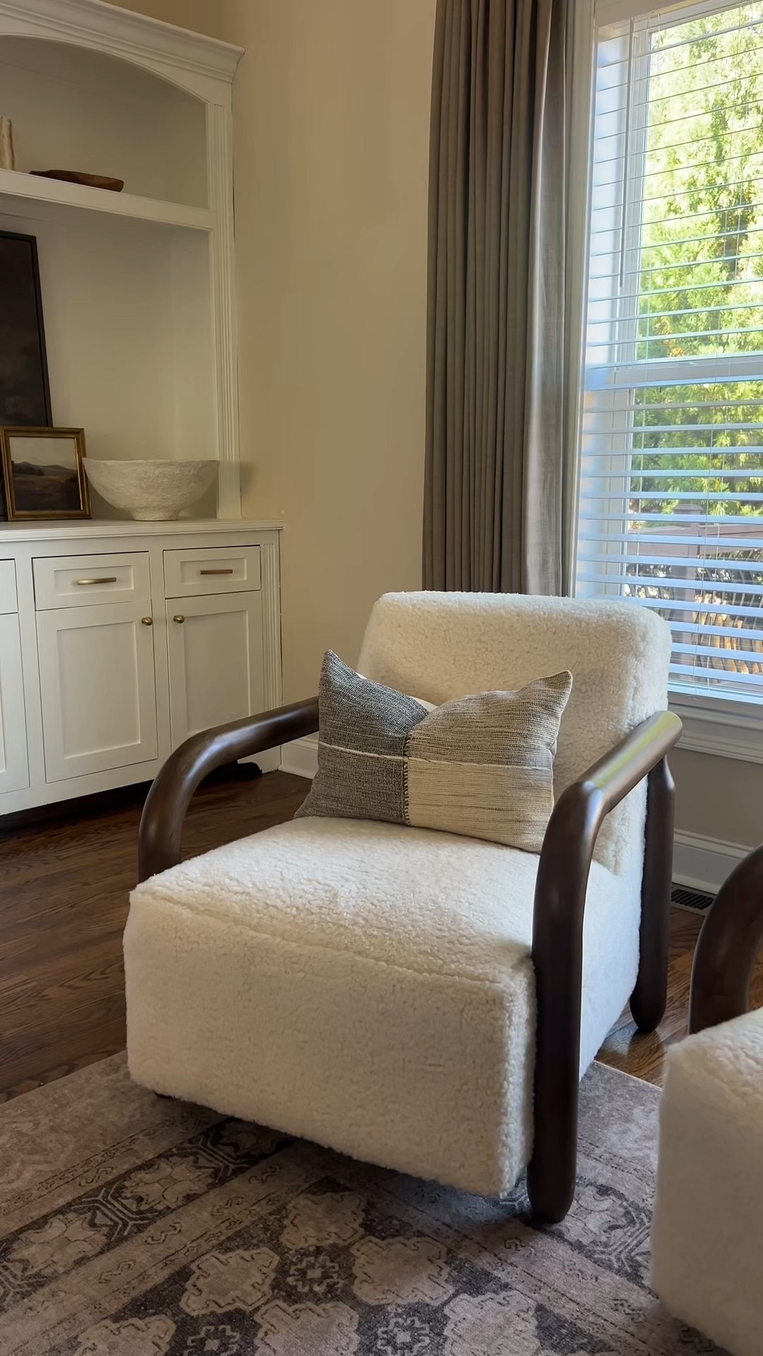 Found my dream accent chairs at homegoods 🐑🧸

Chair - homegoods
Pillow - Guided Home Design (linked similar from them)

#accentchair #homegoods #homegoodsfind #chair #livingroom #furniture 

#LTKHome #LTKStyleTip #LTKSeasonal