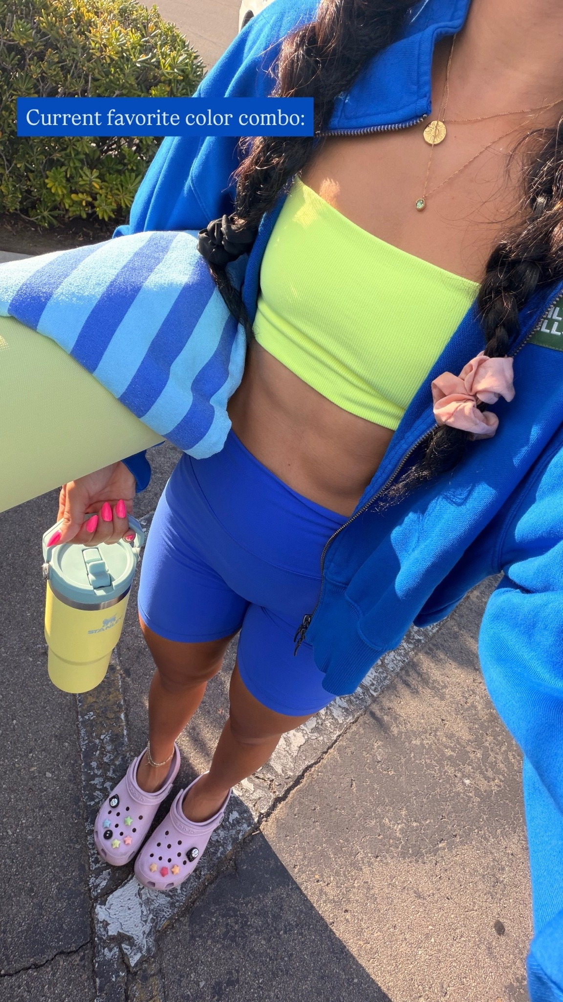 Current favorite activewear color combo 💙💛💚