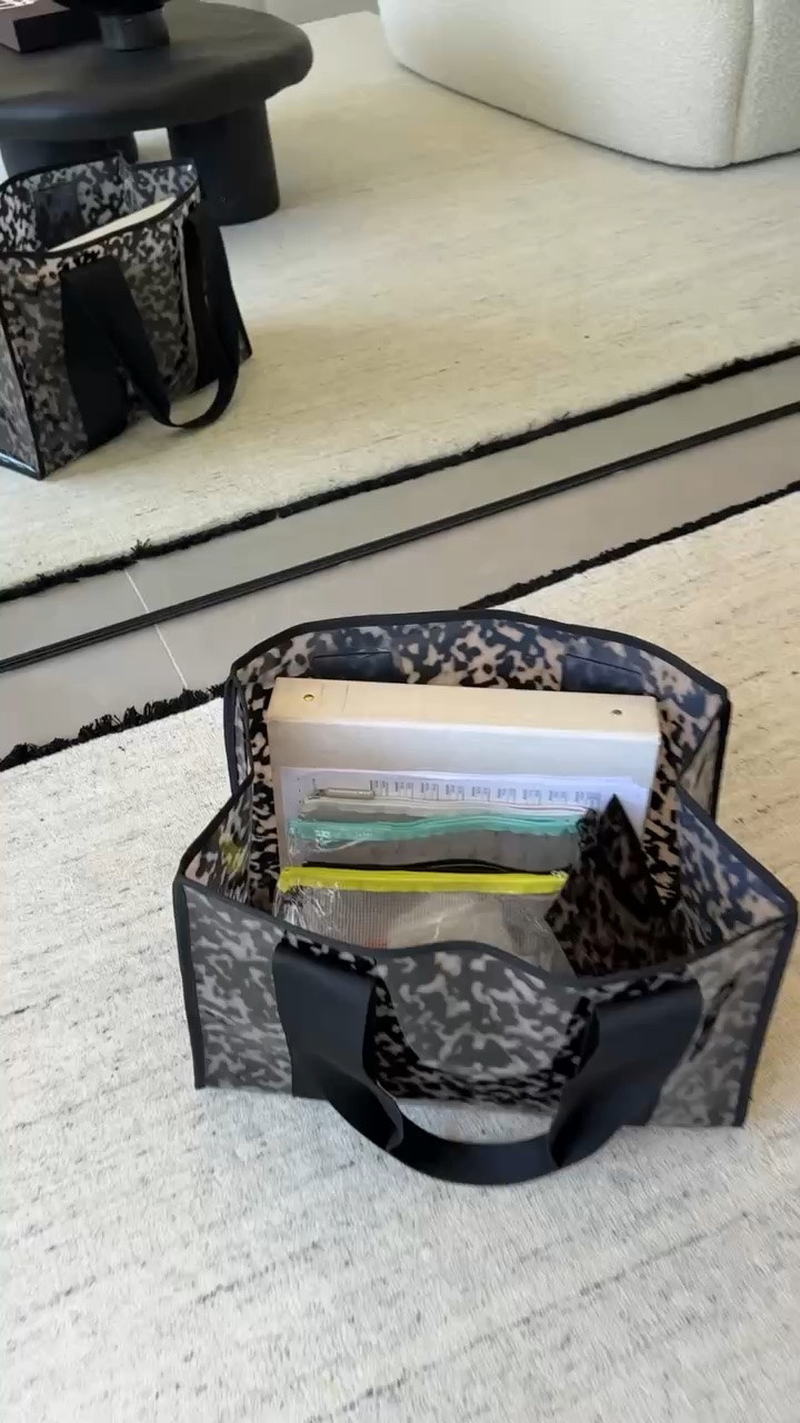 The best tote!! Holds so much!