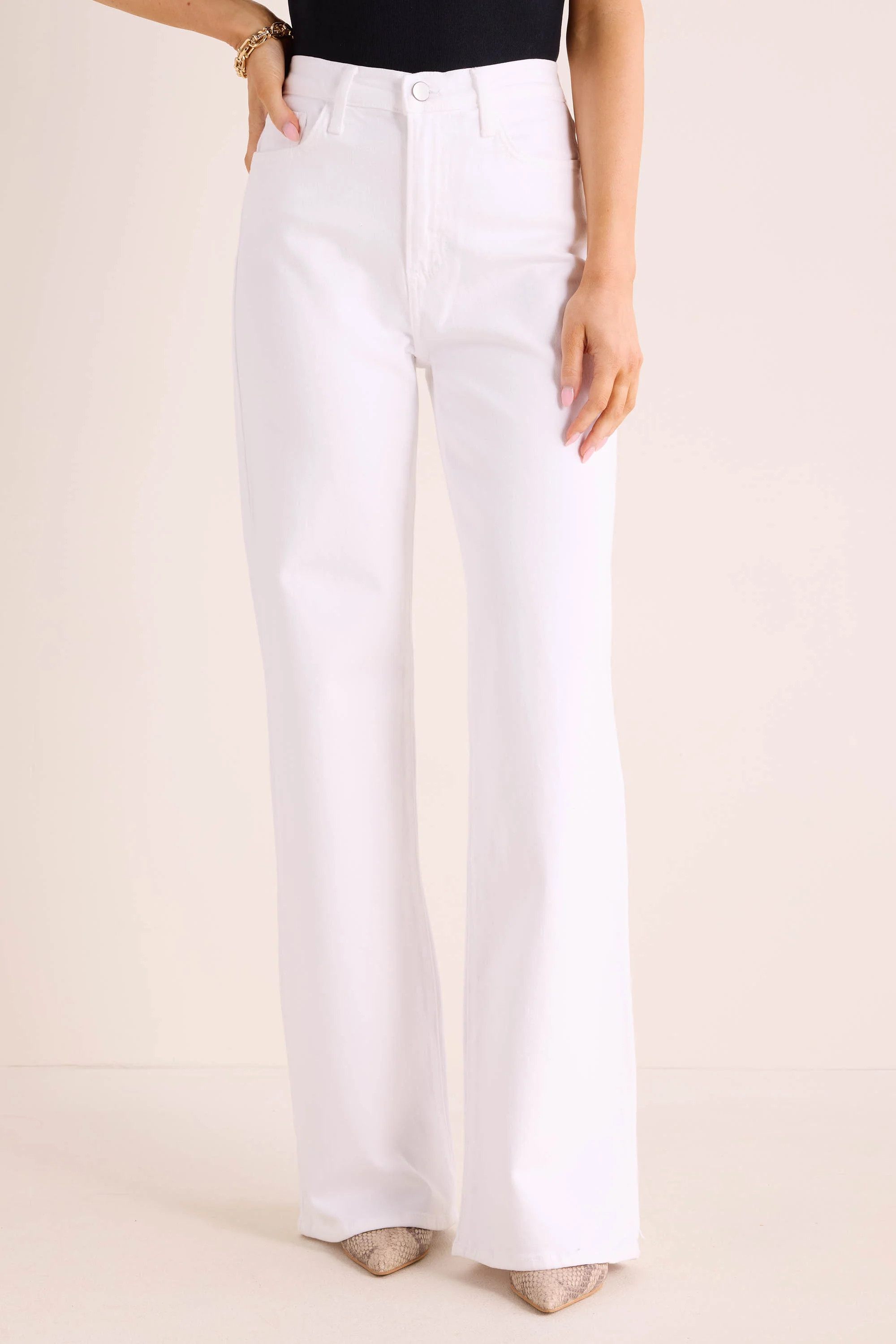 Leslie Jeans- White | Avara