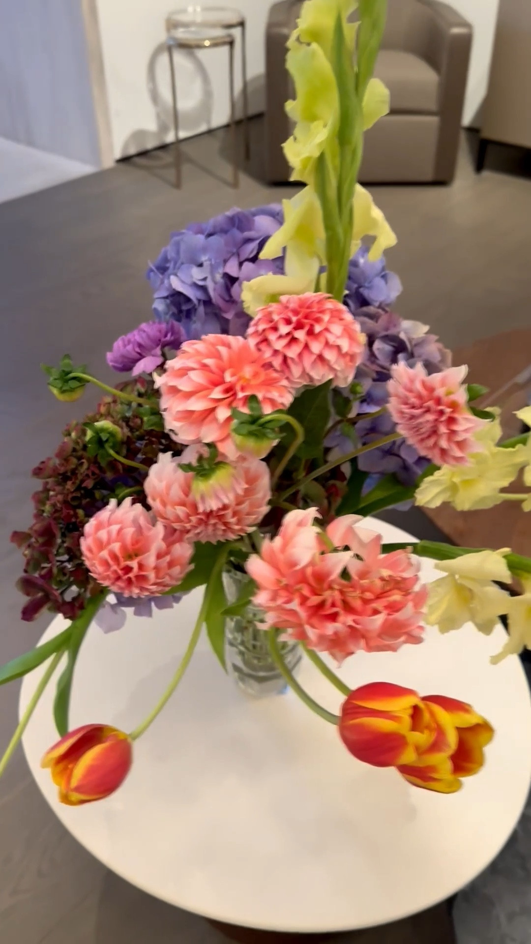 magine waking up to this beautiful floral arrangement—instantly lifting your mood and brightening the day with cheerful energy. 🌸✨

#floraldesign #flowerarrangement #homedecor #freshflowers #interiorstyle #moodbooster #florallove

#LTKHome #LTKSeasonal #LTKFallSale