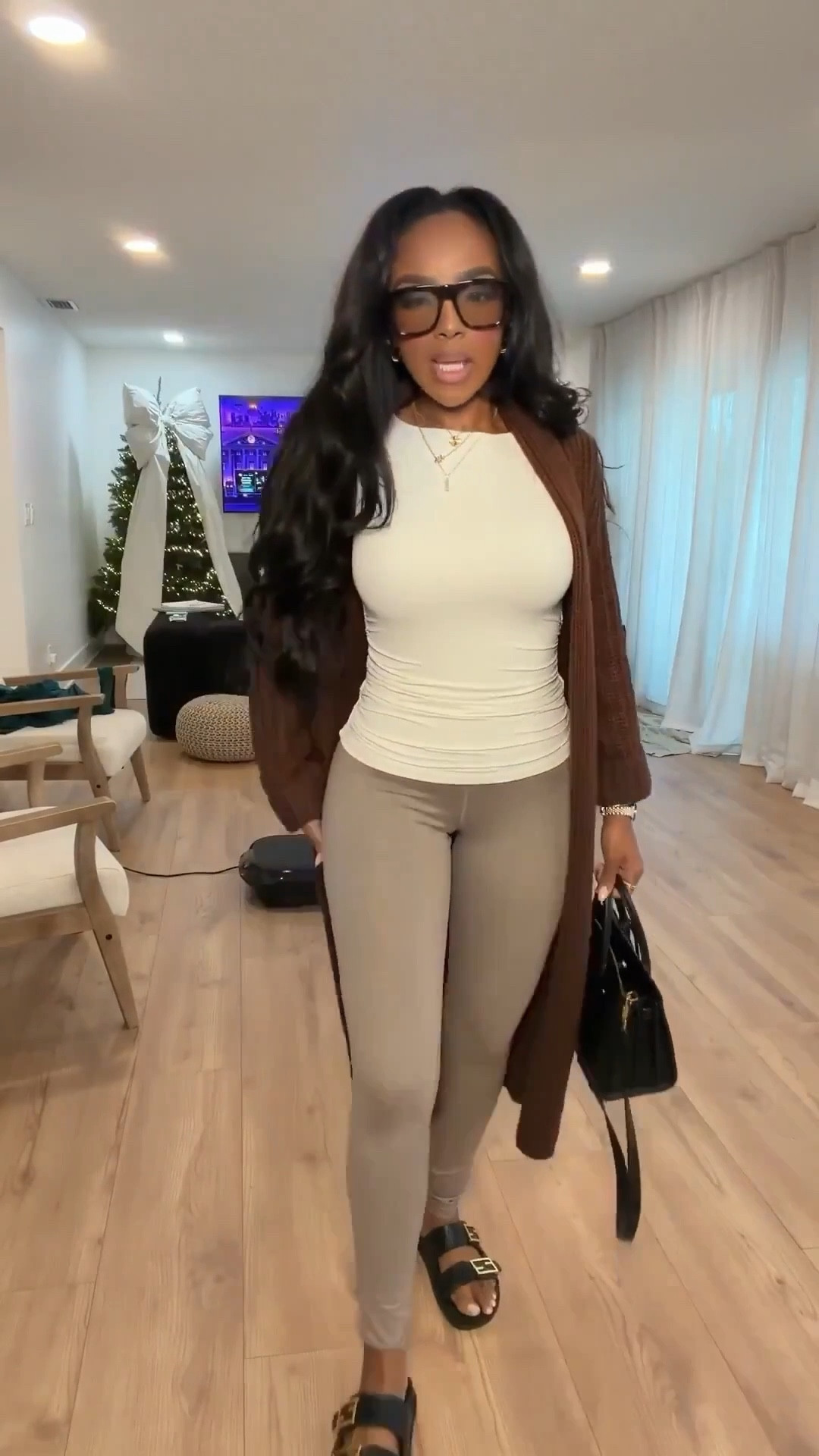 ✨ Effortless Everyday Layers

This is my go-to uniform for looking polished while staying completely comfortable. The buttery-soft leggings create a smooth, flattering base, while the fitted tank and lightweight cardigan add just enough structure to feel intentional. Every piece mixes easily with other staples, making this an everyday outfit where the cost per wear drops fast.

Perfect for:
• Errands
• Travel days
• Casual meetings
• School drop-offs

📏 Sizing:
Top: Small
Bottoms: Small
Shoes: True to size

Measurements:
5’4” · 138 lbs · 34D · 27” waist · 40” hips

Save this post for later.

Elevated everyday outfit inspiration, neutral casual layering, best leggings for daily wear, comfortable chic looks, travel outfit ideas, versatile wardrobe staples for women.

Follow me on Instagram and YouTube @kirasfashionfinds

