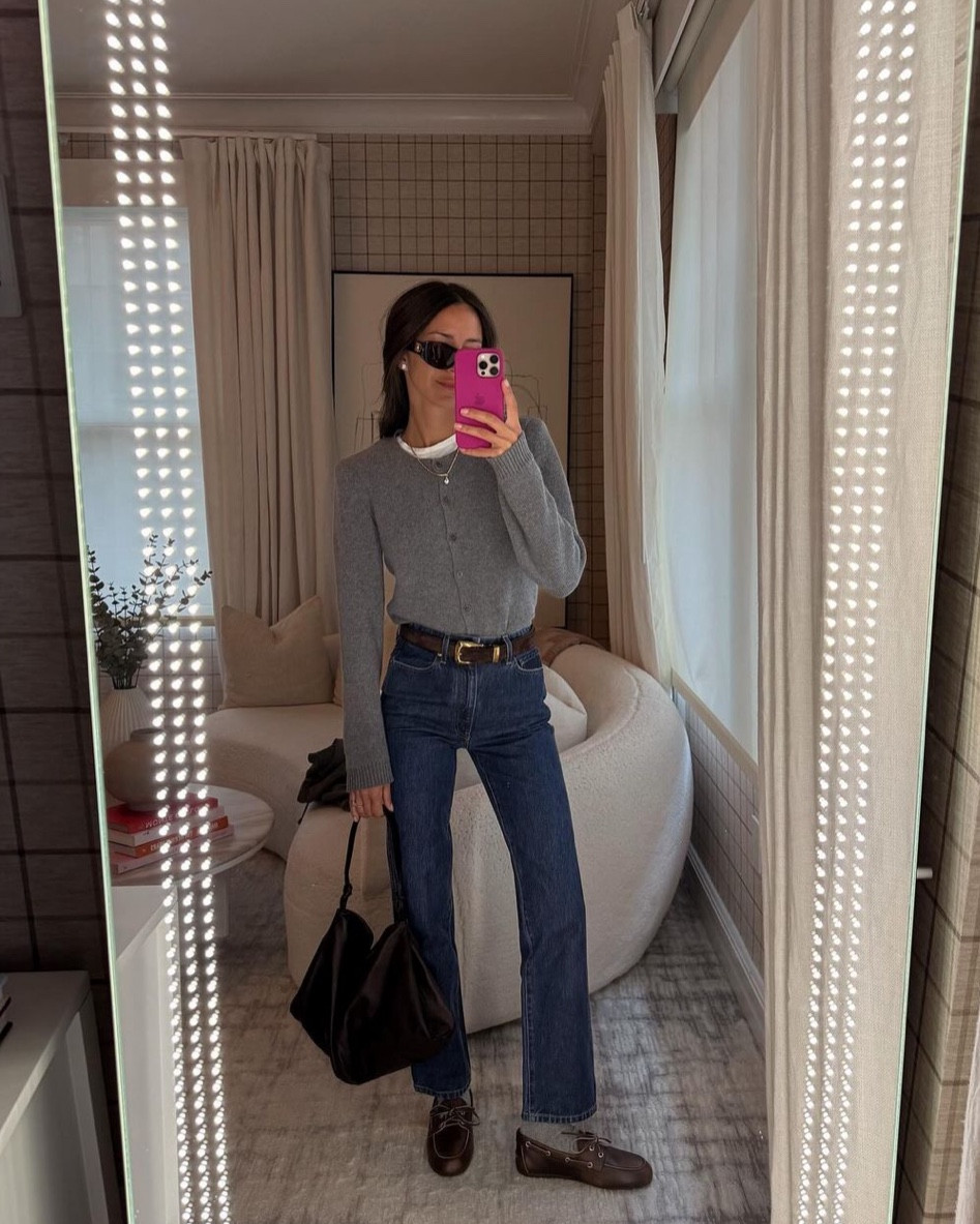 The best dark jeans 🖤 Bag is old The Row but linked similar!