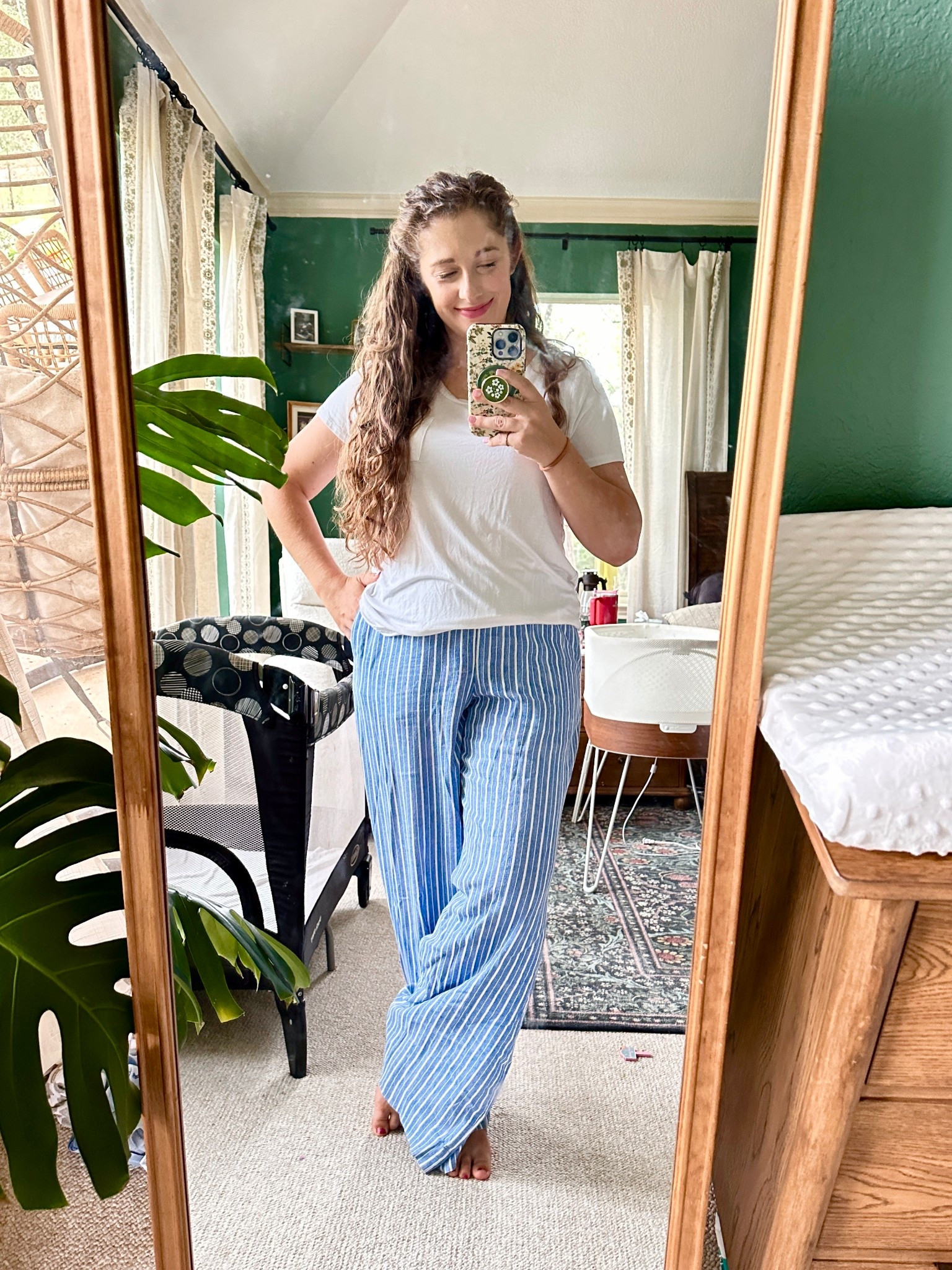 Stay-at-home comfort, but make it cute 💙
This is the kind of outfit that makes the chaos feel just a little cozier—soft striped pants, easy tee, and barefoot in the living room because… mom life. 

#StayAtHomeMomStyle #CozyOutfit #LTKMomStyle #RealMomStyle #PostpartumOutfit #LTKUnder50

#LTKSummerEdit #LTKPetite #LTKFindsUnder50
