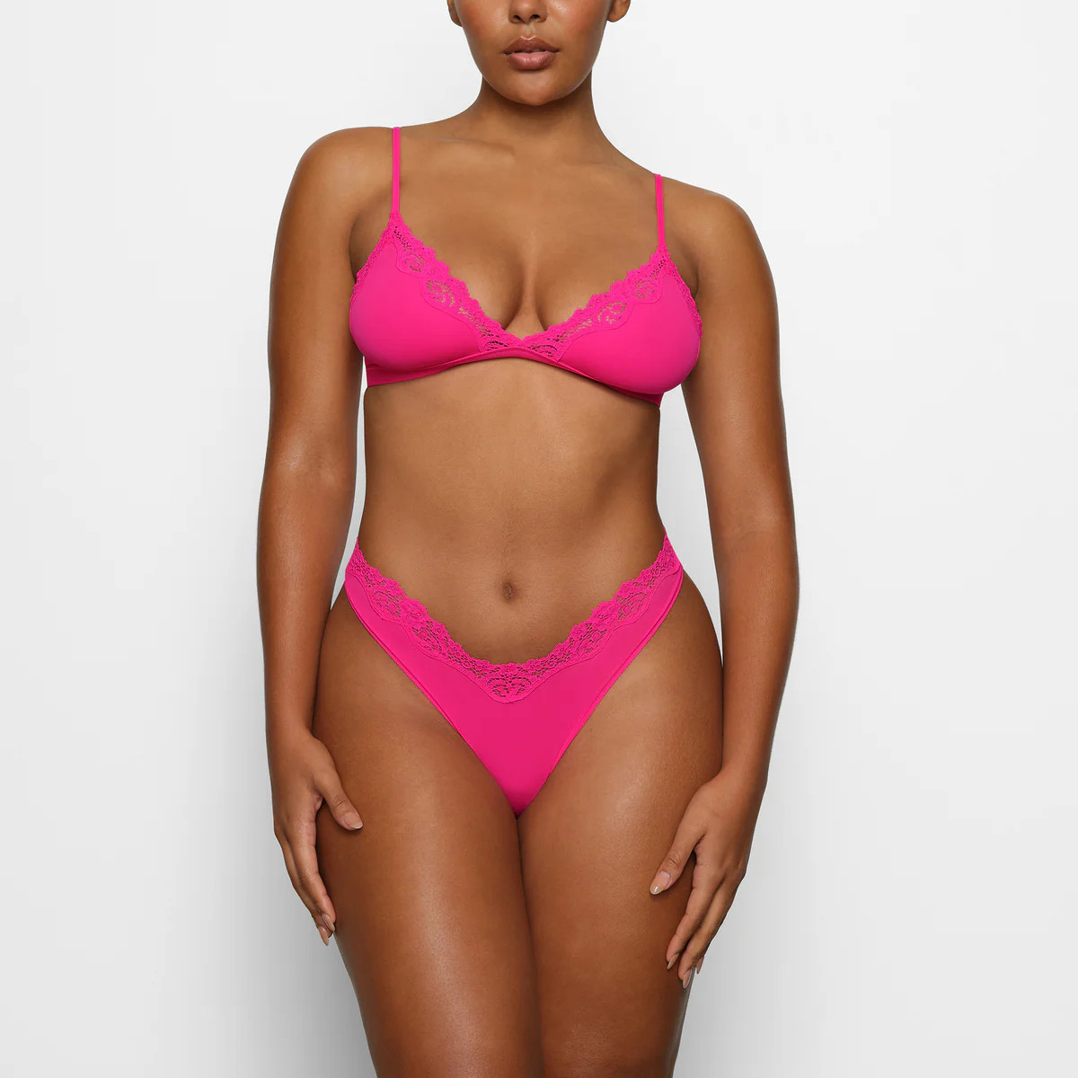 FITS EVERYBODY LACE DIPPED THONG | SKIMS (US)