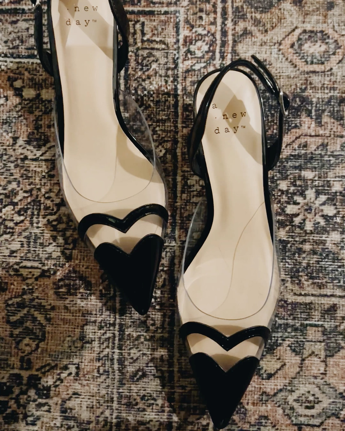 THE cutest kitten heel slingbacks! Come in red too and only $35!
-
Target finds - a new day heart shoes - black Slingbqck heels - affordable shoes - target shoes 

#LTKShoeCrush #LTKStyleTip #LTKFindsUnder50