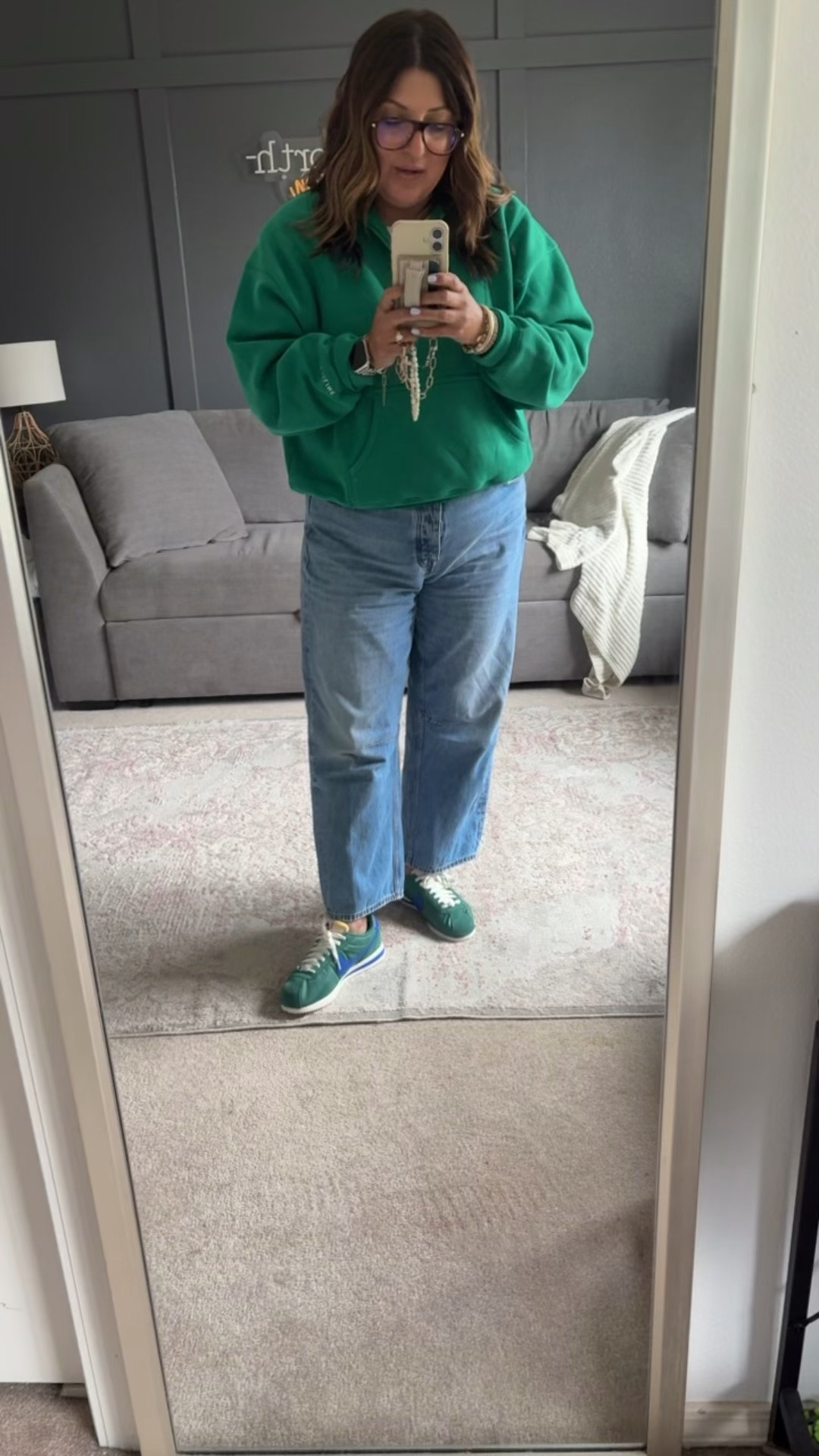 Obsessed with today’s ootd:
Aerie sweatshirt - XL
Madewell barrel jeans - 32
Nike sneakers
@Madewell @Aerie @Nike US

#LTKMidsize #LTKOver40 #LTKSaleAlert