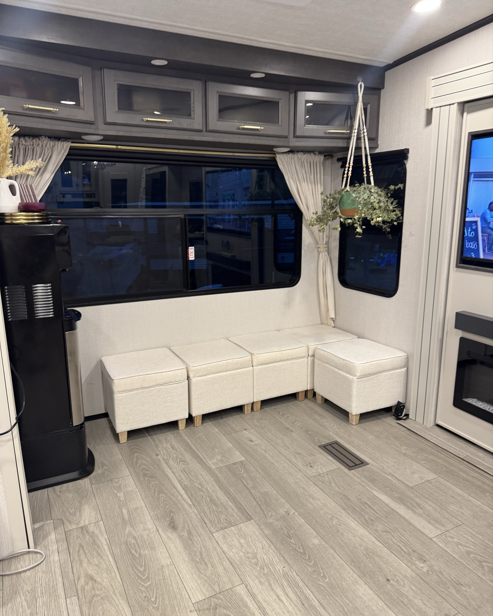 RV kitchen nook seating & water dispenser 🤎👩🏼‍🍳