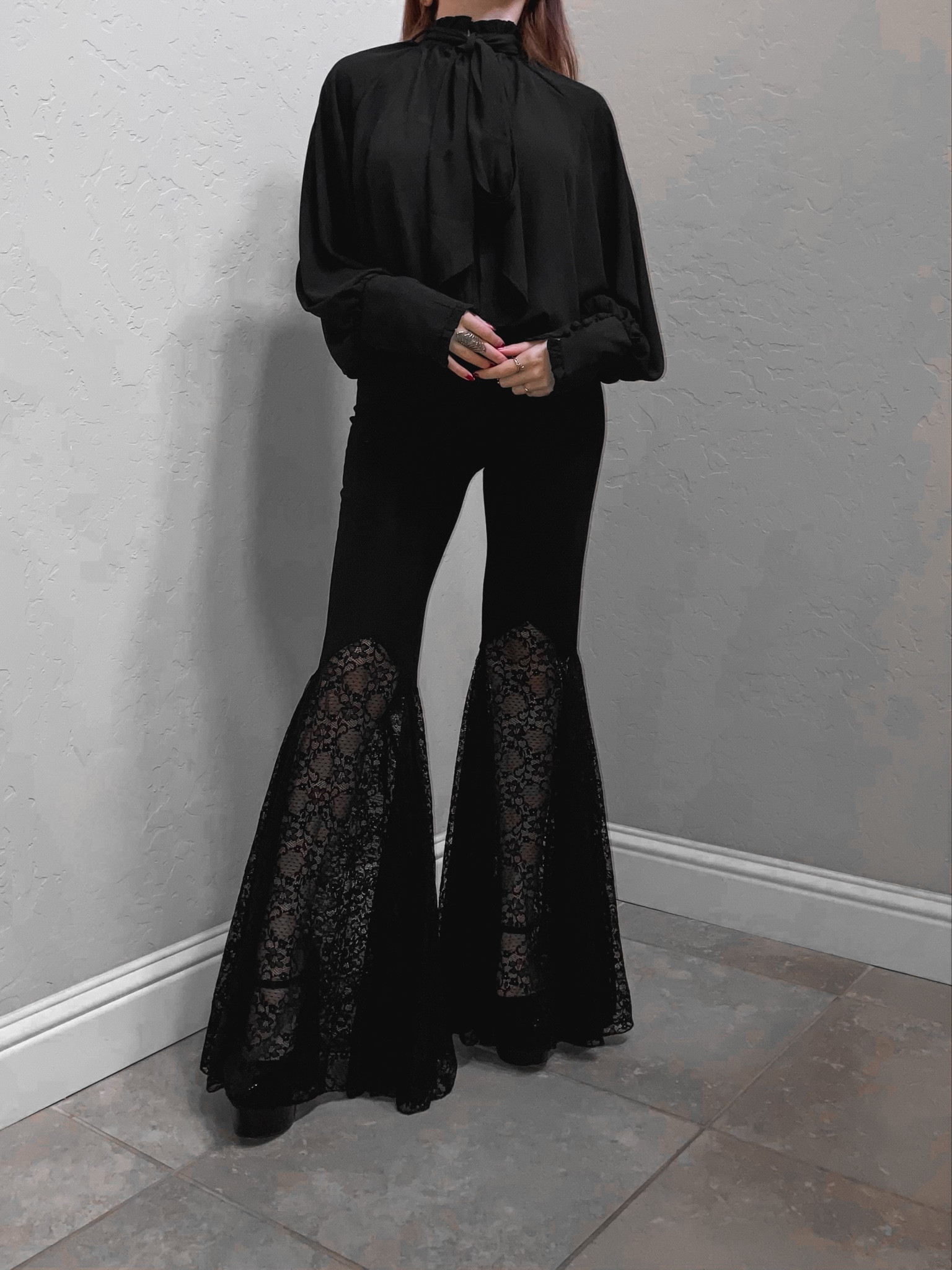 𝘖𝘶𝘵𝘧𝘪𝘵 𝘋𝘦𝘵𝘢𝘪𝘭𝘴
𝗦𝗵𝗶𝗿𝘁 - Shein
𝗣𝗮𝗻𝘁𝘀 - House of Widow 
𝖫𝗂𝗇𝗄 - https://www.dollskill.com/products/raven-s-embrace-bell-bottom-pants

#LTKMostLoved
