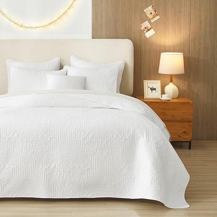 White Quilt Set Twin Size - Lightweight Summer Bedspread, Soft Oversized Twin Quilt Bedding Set for All Seasons, Machine Washable, 3 Pieces | Amazon (US)