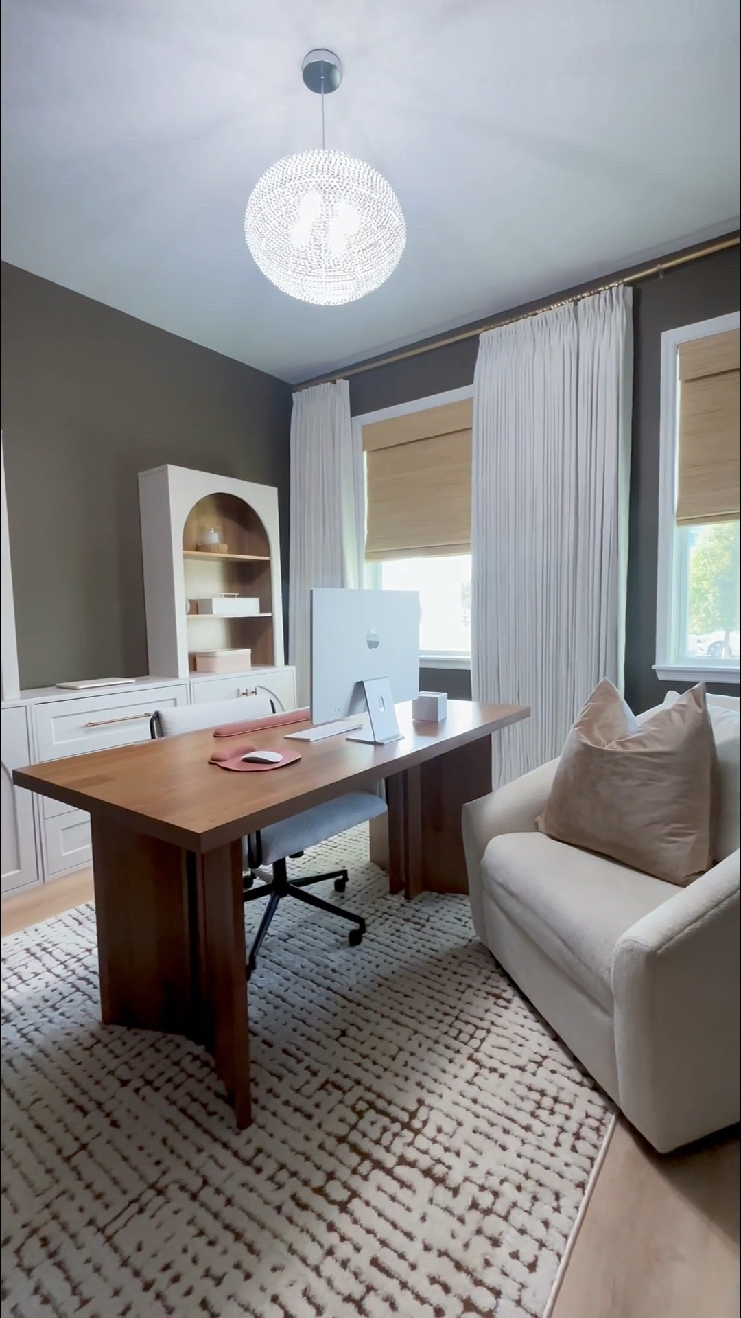 Home finds for my dream office ❤️


Home office
Productivity
Work from homee
Home finds
Home decor
Modular bookshelves
Styled desk

#LTKHome #LTKdayinmylife #LTKSaleAlert