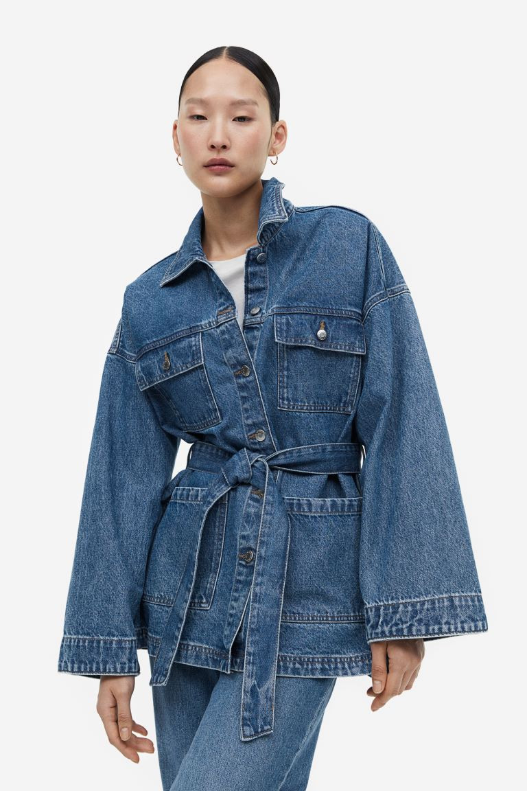 Denimjacke mit Bindegürtel | H&M (DE, AT, CH, NL, FI)