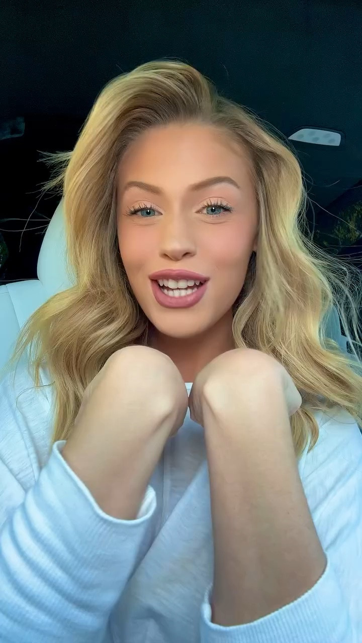 Red wine nails are my go to for fall 🍁