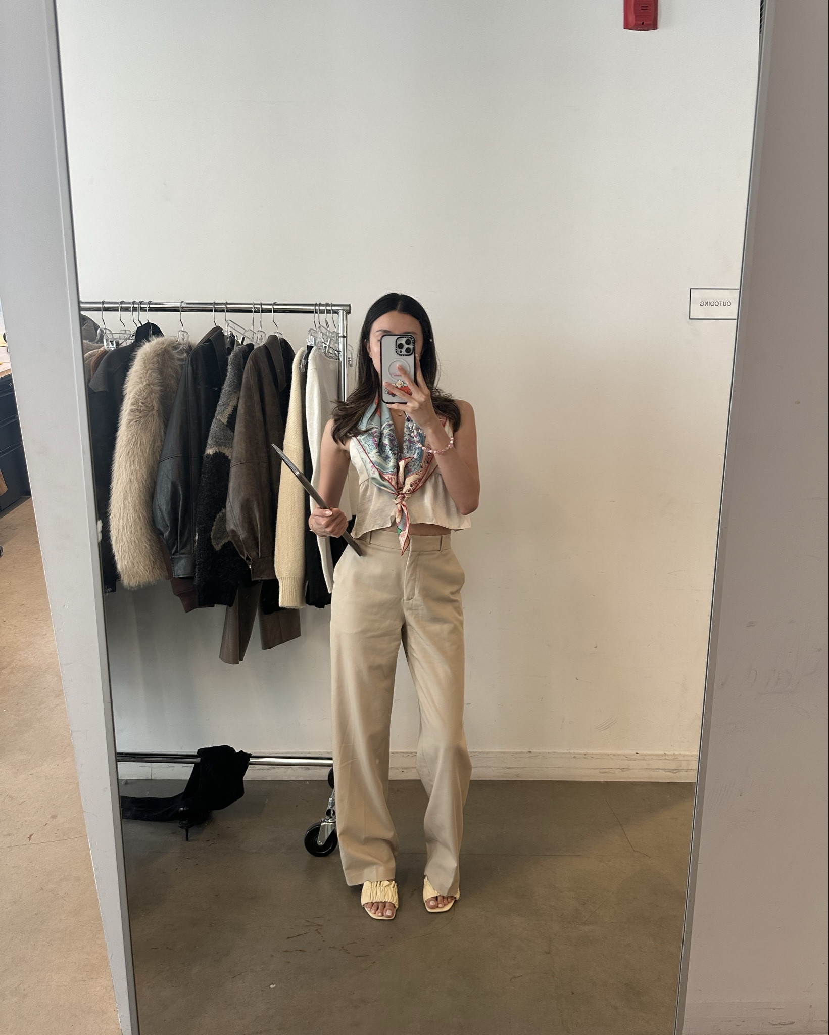 butter yellow pants that’s fitted at the waist and straight legged down 



#LTKbacktoschool #LTKworkwear #LTKstyletip