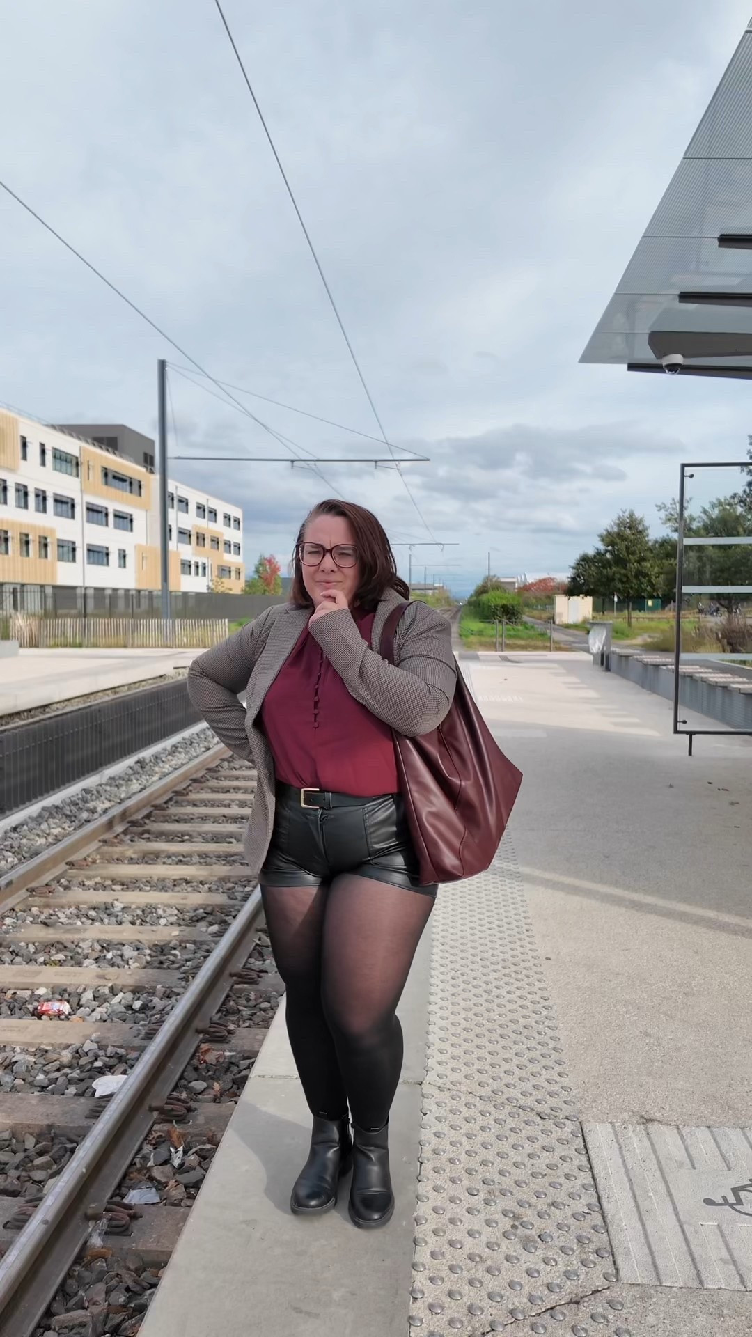 Un petit lookbook d’automne signé Bon Prix 🍁

Trois silhouettes que j’ai adoré porter en extérieur, entre feuillages dorés et lumière douce de saison.

Des looks simples, confortables et affirmés — parfaits pour une taille 42 qui aime la mode sans se compliquer la vie 💫

👉 CODE PROMO : MG15 (valable jusqu’au 26 Octobre, sur l’application française et le site internet, sur une commande par personne)

@Bonprix #bonprix #fashionmadesmarter

#LTKfrance #LTKautumn #LTKmidsize