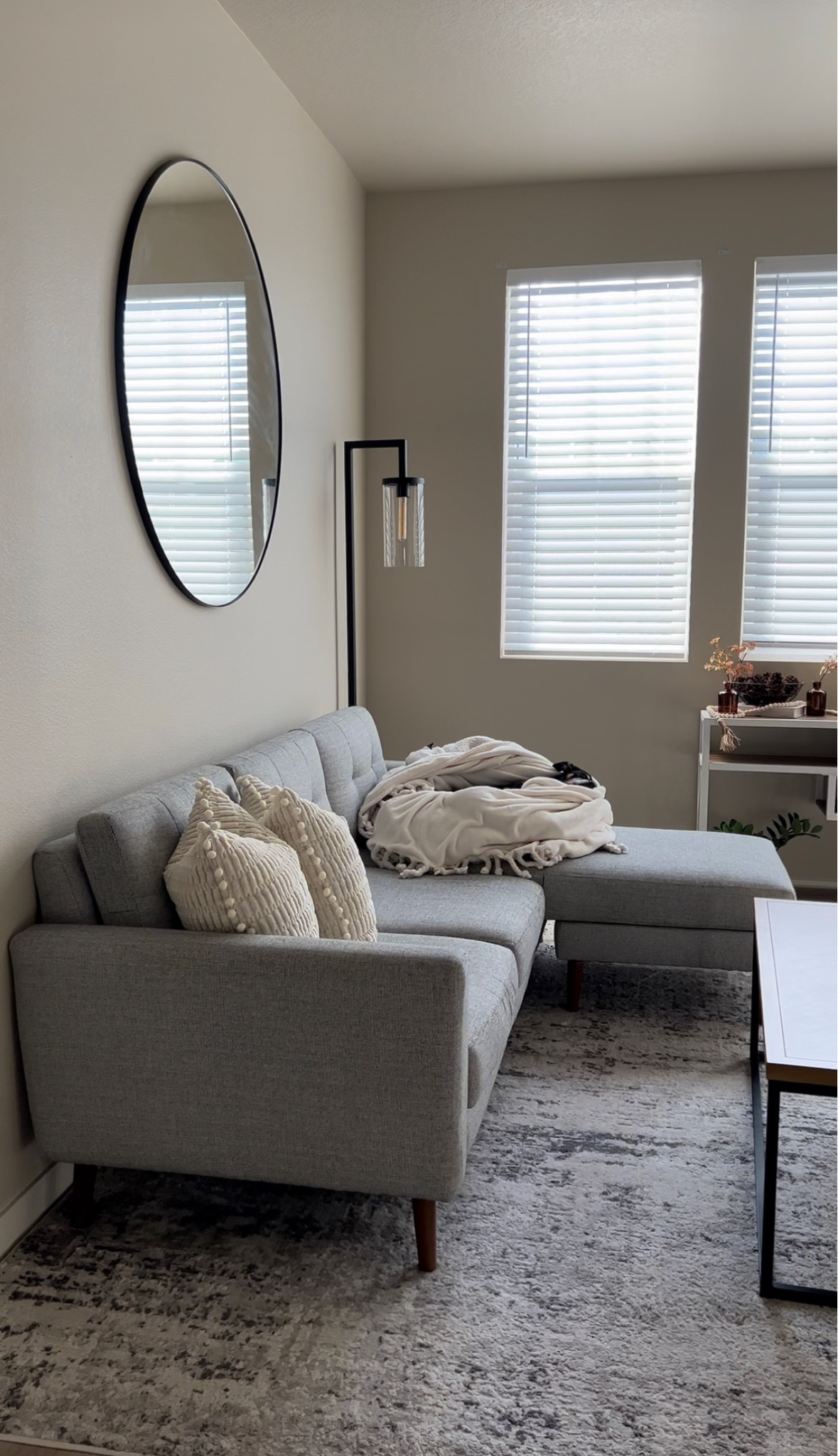 Sectional☁️✨

Sectional sofa 
Sectional couch 
Sectional pillows 
Sofa 
Couch 
Living room furniture 
Living room 
Affordable sofa 
Rugs
Living room rug
