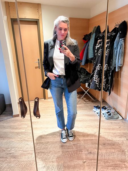Outfits of the week 

A tall friendly black blazer paired with the perfect white t-shirt and blue jeans. Keeping it casual with black converse all-stars. 



#LTKstyletip #LTKeurope #LTKtravel