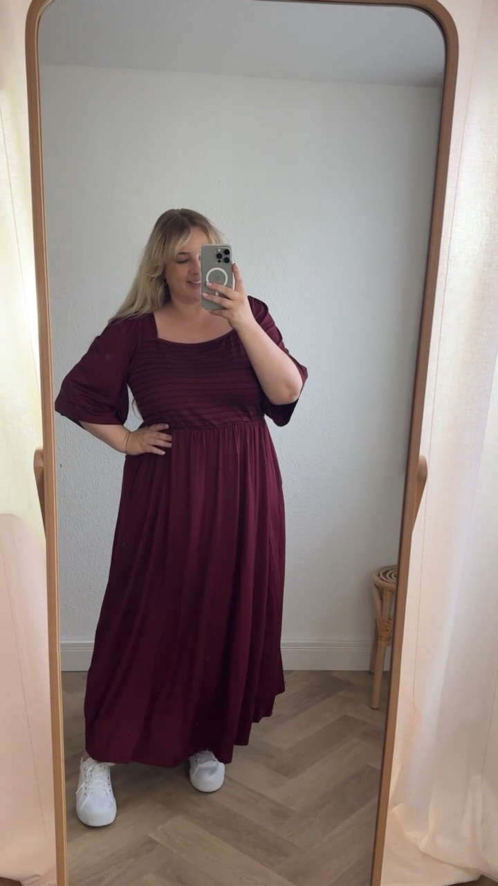 Stretchiges Kleid ☺️

#plussizefashion #muster #kleid #curvy #summerdress

#LTKdeutschland #LTKkleider #LTKplussize