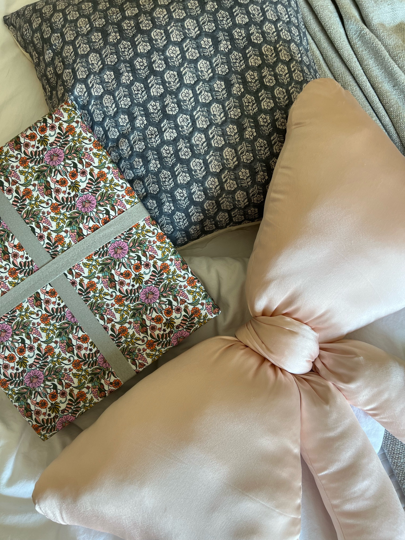 Fun patterned bedding and pillows for your girl’s room



#LTKHome