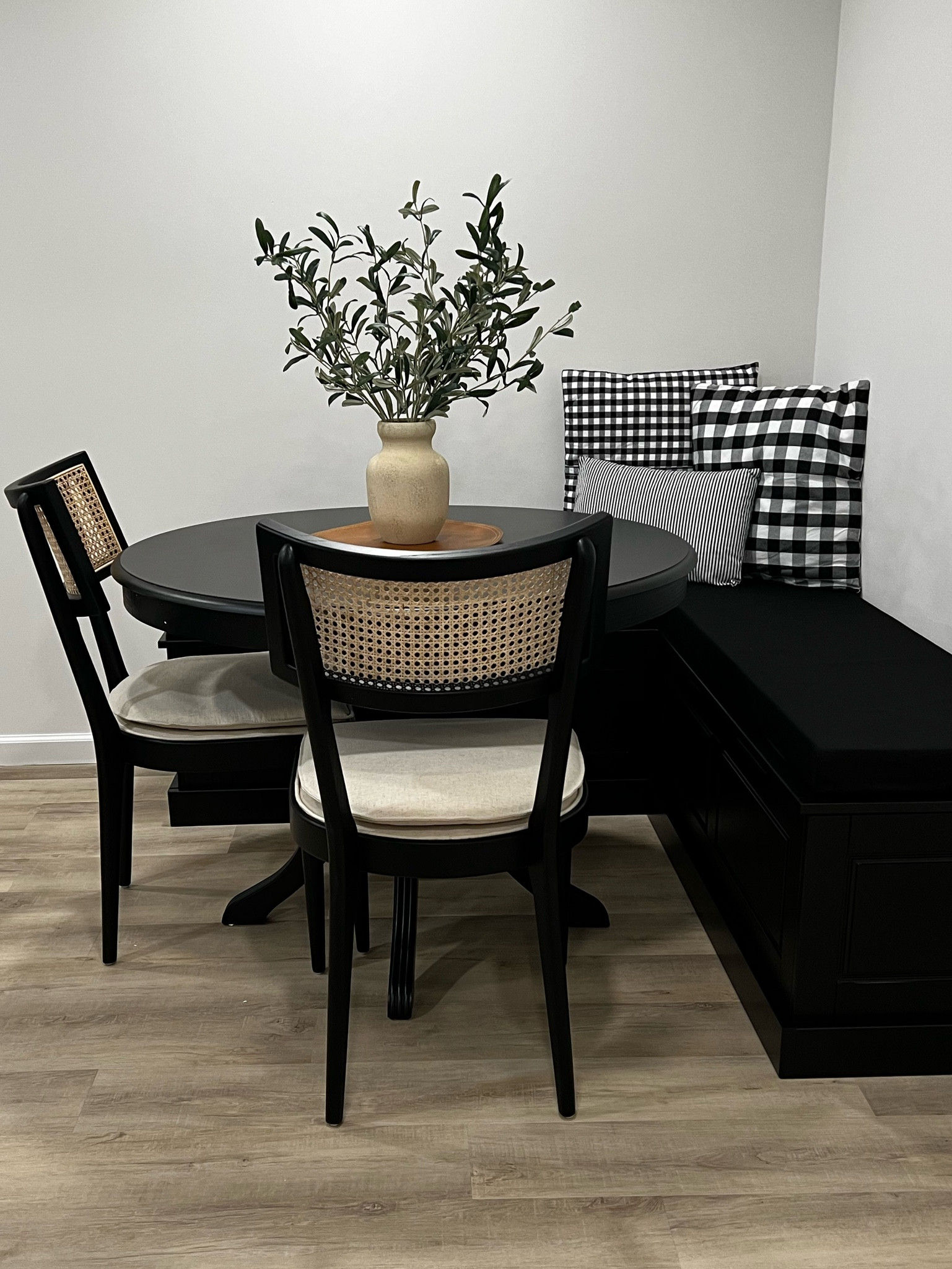 Cozy sitting nook.. basement or kitchen friendly! 

#basement #cozy #black #blackwood #wayfair #crateandbarrel #buffalocheck #target @targetfinds #targetfinds #hearthandhome

#ltkhome

#LTKSaleAlert #LTKFindsUnder100