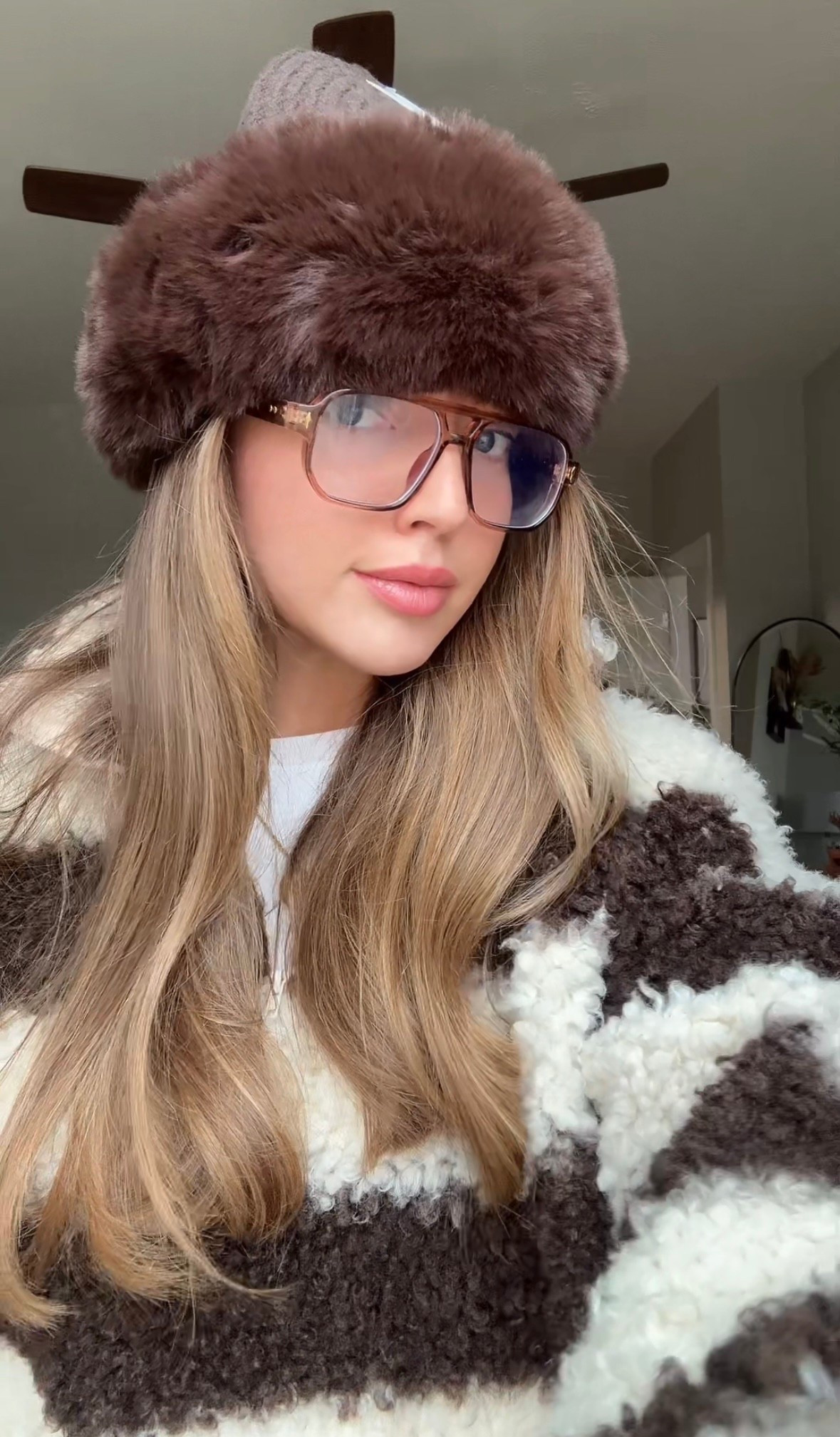 Winter hat from Anthro that I’m loving 🤎

Linked the exact but limited stock so linked Amazon similar!