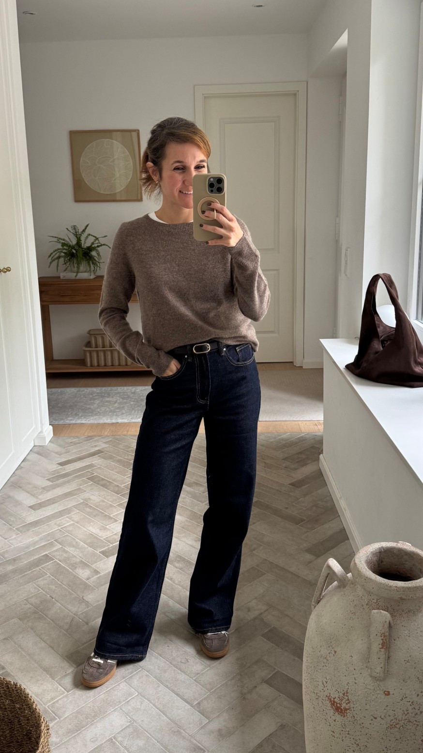 Meine geliebte Wide Leg Jeans jetzt auch in dunkel blau! Die dunkle Farbe passt nochmal richtig gut in den Herbst und lässt sich ganz neu stylen 🤩🍂🍁 Trage Größe 27 und Länge 30 bei 163cm. Hab euch den kuscheligen Merino wolle Pullover auch verlinkt!

#LTKjeans #LTKeurope #LTKdeutschland