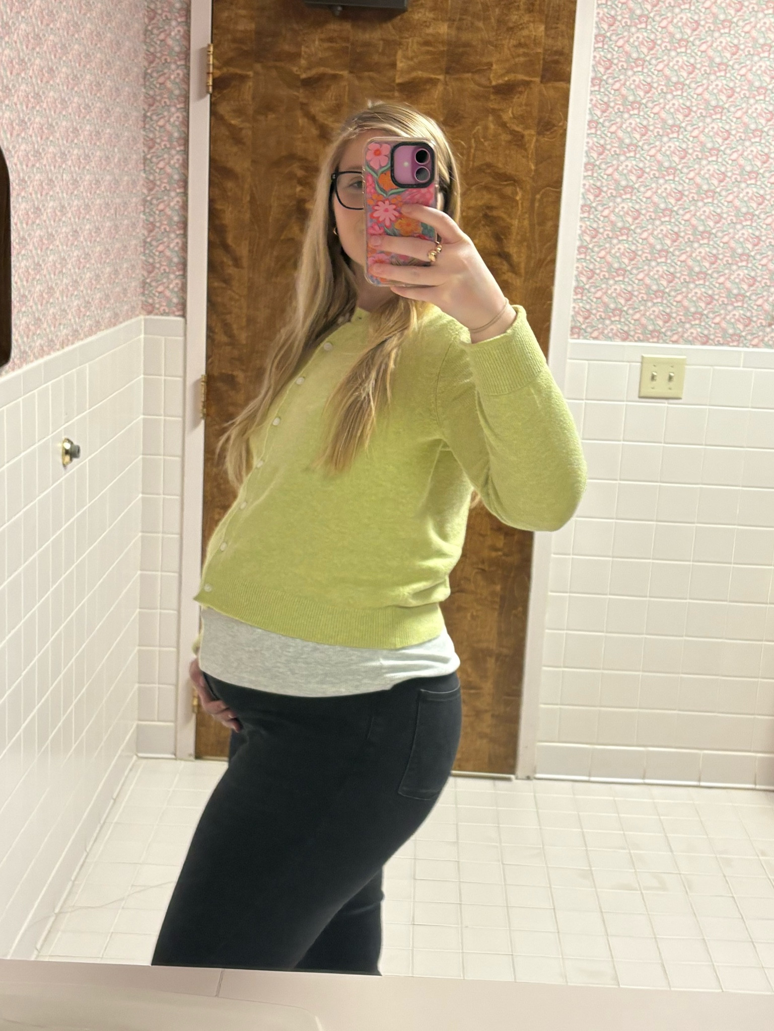 Maternity jeans, maternity outfit, cardigan outfit, work outfit, business casuall

#LTKMidsize #LTKFindsUnder50 #LTKStyleTip