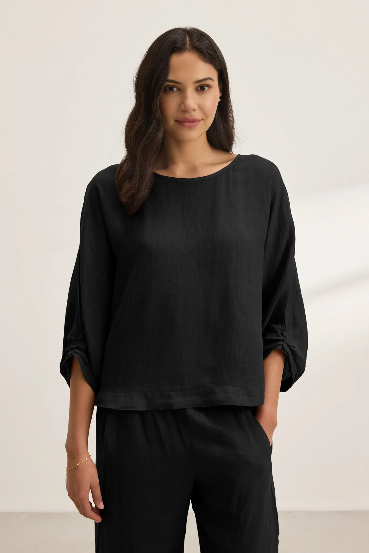 CASS WOVEN LINEN ROUND NECK TOP | Velvet by Graham & Spencer