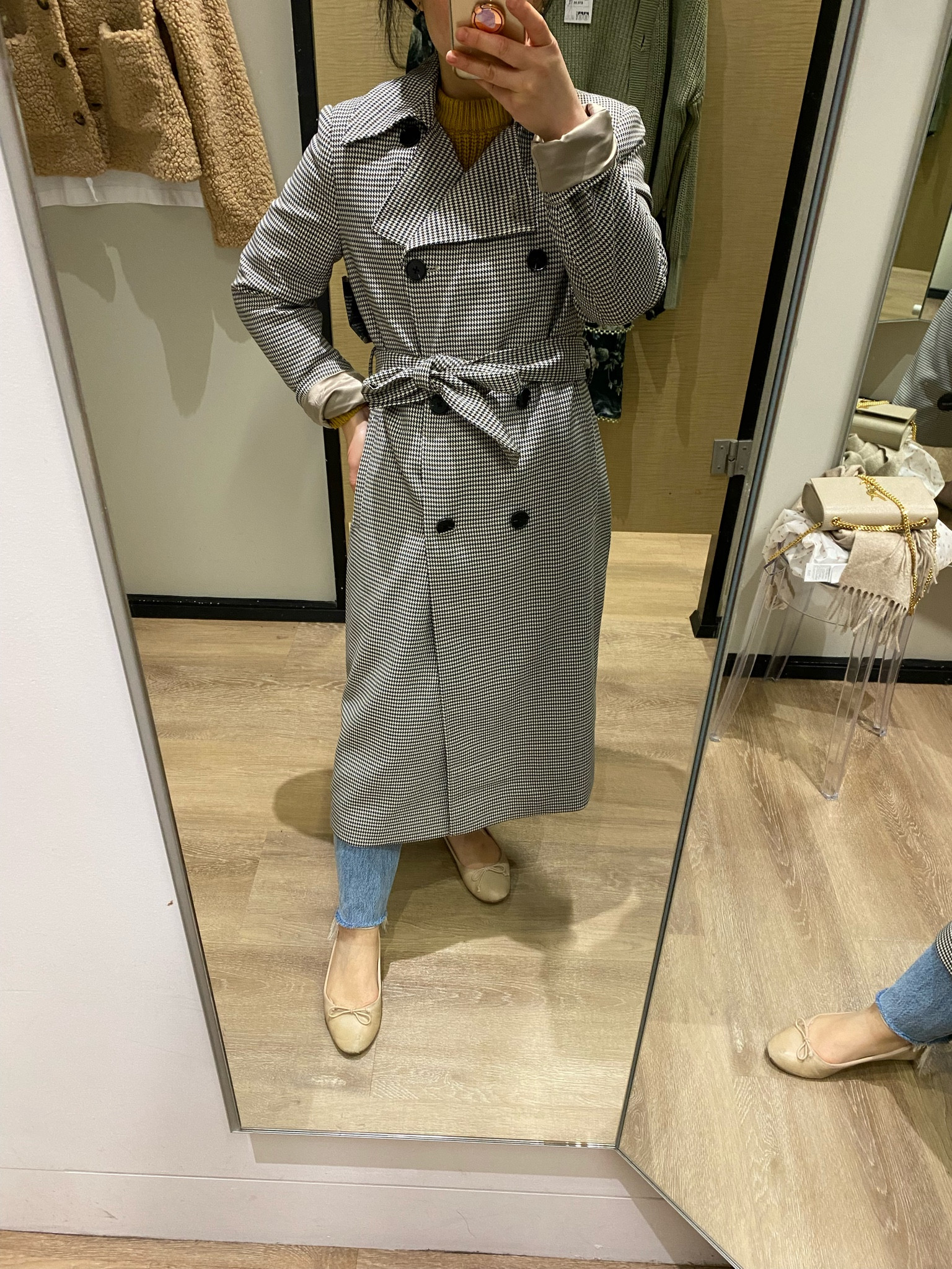 Getting ready for some serious sleuthing in this houndstooth trench coat! This will be so perfect for my upcoming trip to London, including visiting the Sherlock Holmes Museum on Baker St. TTS wearing my usual AU 6 in Forever New. 

Paired with Levi’s jeans (hems cut off DIY) and my go-to nude ballet flats. 

#autumncoat #coat #houndstooth #forevernew #janedebster #balletflats

#LTKtravel #LTKworkwear #LTKaustralia