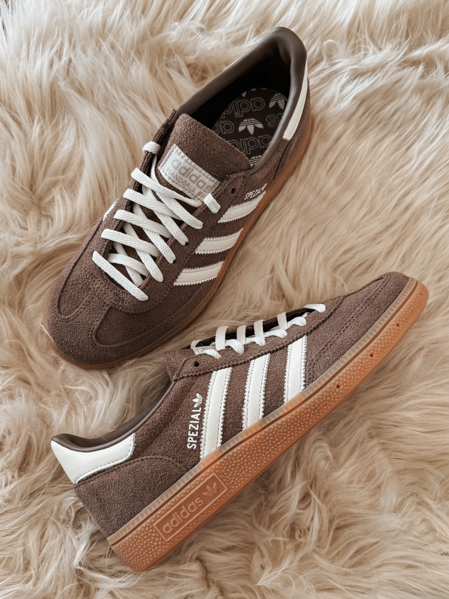 Women’s Adidas sneakers in earthy brown. ✨

Follow @dpiahome on Instagram + TikTok for more home decor inspiration, DIY, style, deals, & affordable finds. 🤎

shoes | sneakers | footwearr


#LTKootd #LTKSaleAlert #LTKvlog