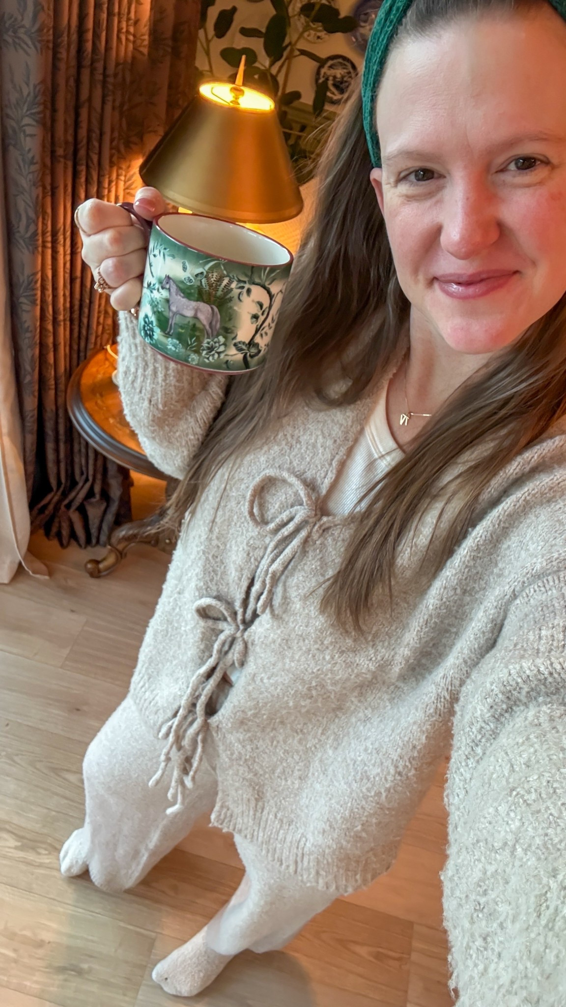 The coziest set (I size up for length since I’m 5’7” and these sets tend to run a bit short and it’s perfect) for a chilly morning after a LONG weekend! 😴☕️