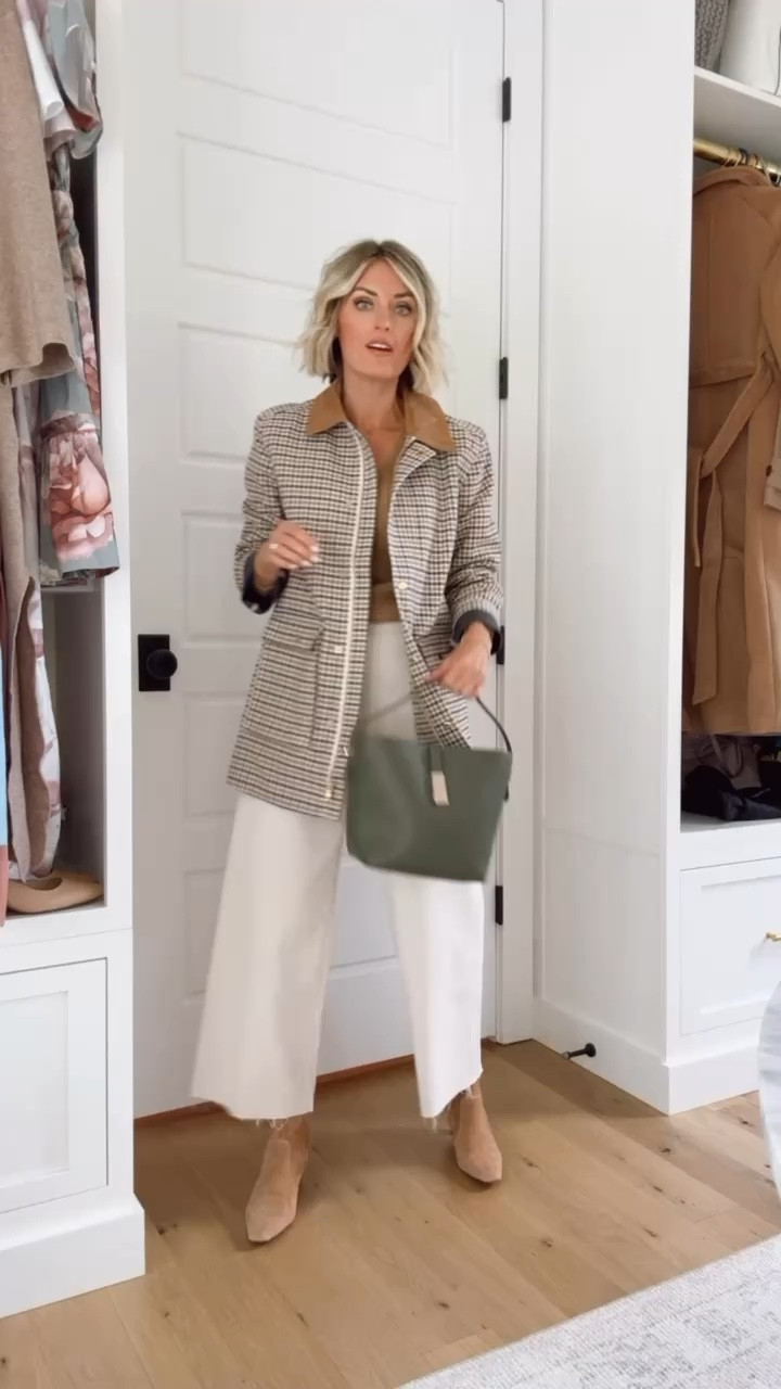 I am obsessed with this plaid jacket! It’s currently 40% off! Wearing XS/2!

Loverly Grey, fall jacket, fall outfit, wide leg jeans, suede booties, fall purse 

#LTKSeasonal #LTKStyleTip