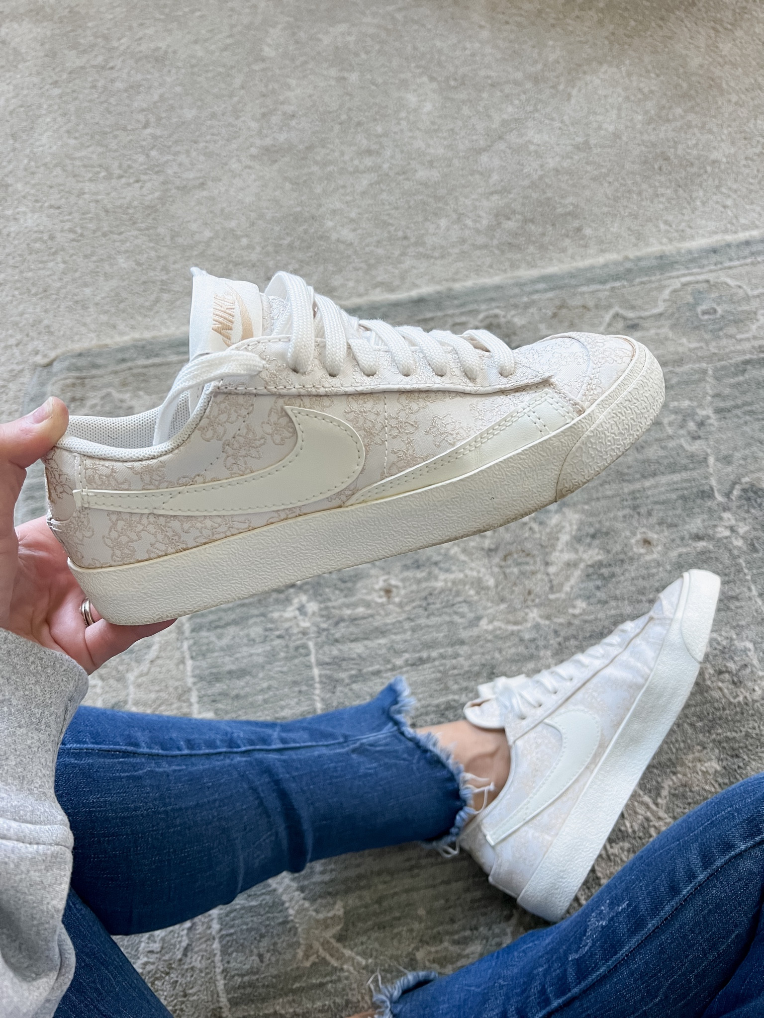 nike blazer low beige