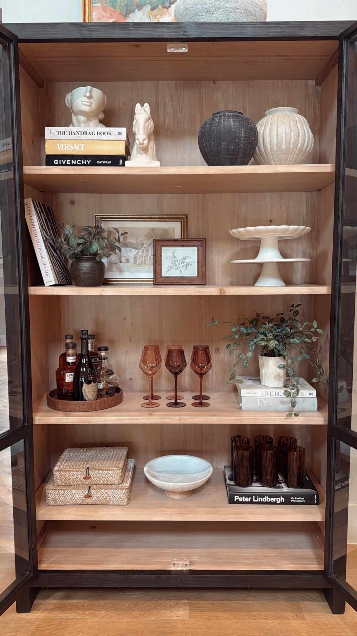 Display cabinet home decor.🫶🏻




#LTKHome #LTKgrwm #LTKSeasonal