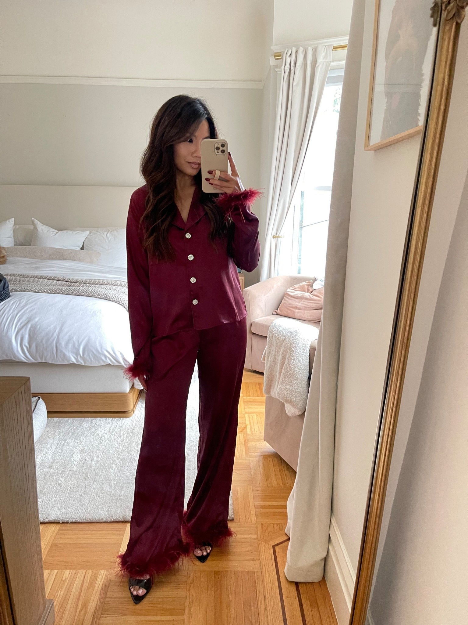 Found my pajamas for my holiday cookie party this year!! I really wanted feather pjs that weren’t going to break the bank :) these are perfect! 

I did my true size xs! The waistband runs a little small so I could have done a size up too 

#LTKFindsUnder100 #LTKParties #LTKPetite