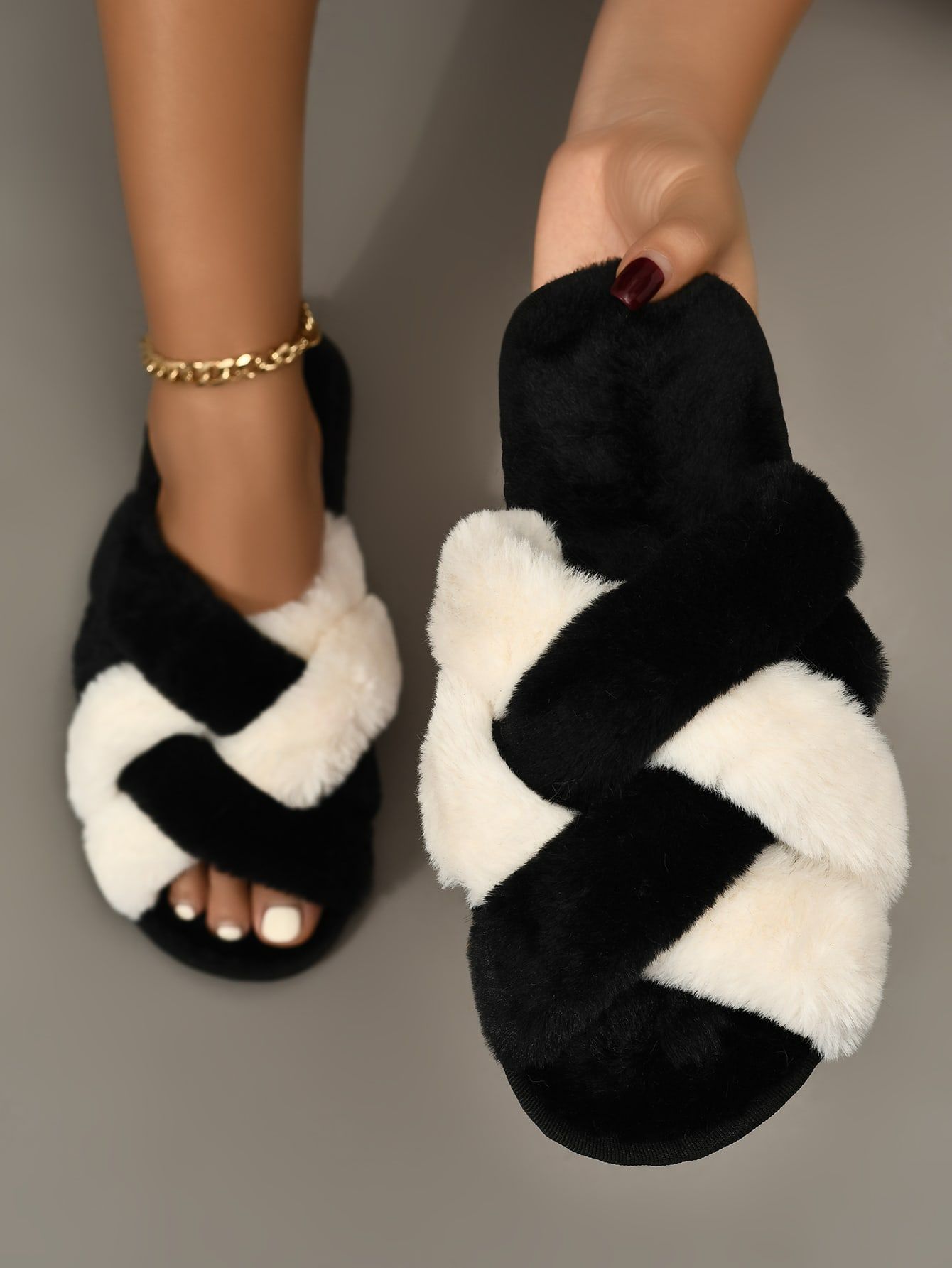 Two Tone Cross Strap Fluffy Slippers | SHEIN