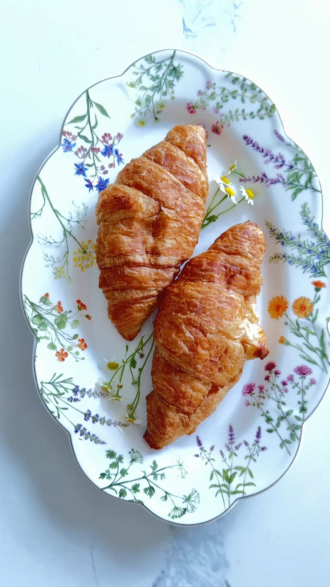 The cutest platter🥰 Found it at Homegoods but can’t link it unfortunately. But I have linked some that are equally beautiful.

#LTKHome #LTKfoodie #LTKmomlife