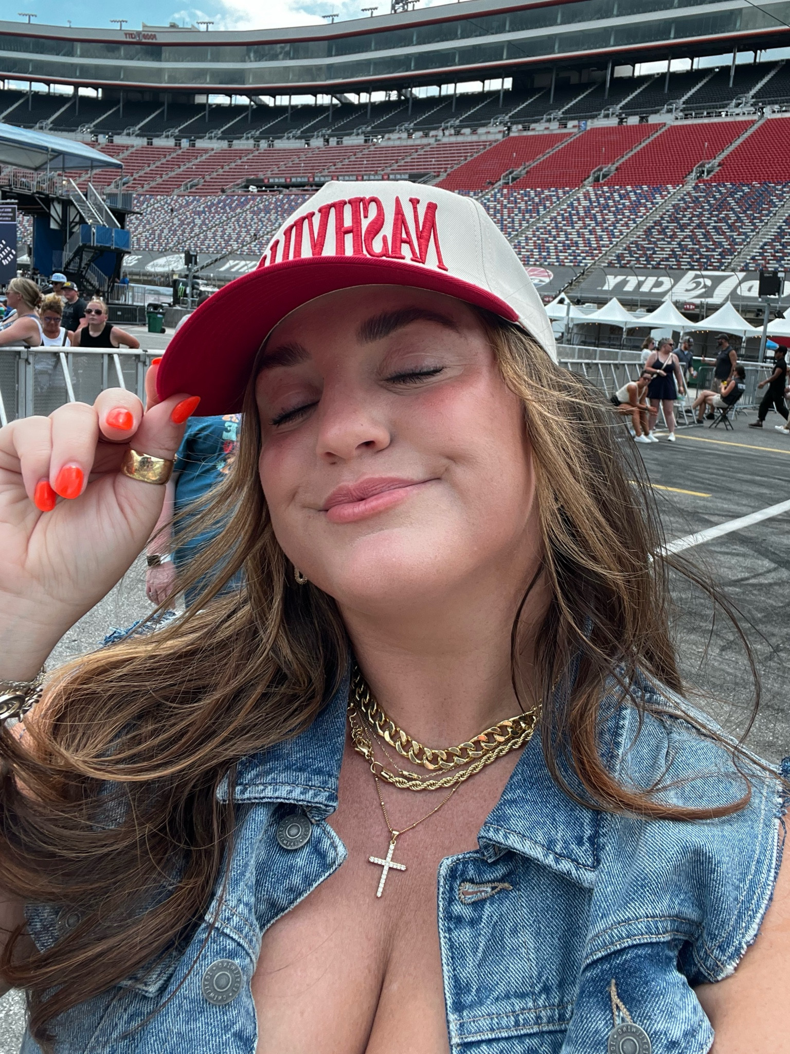 gold chunky jewelry ✨ red accessories 🍒

#LTKMidsize #LTKParties #LTKStyleTip