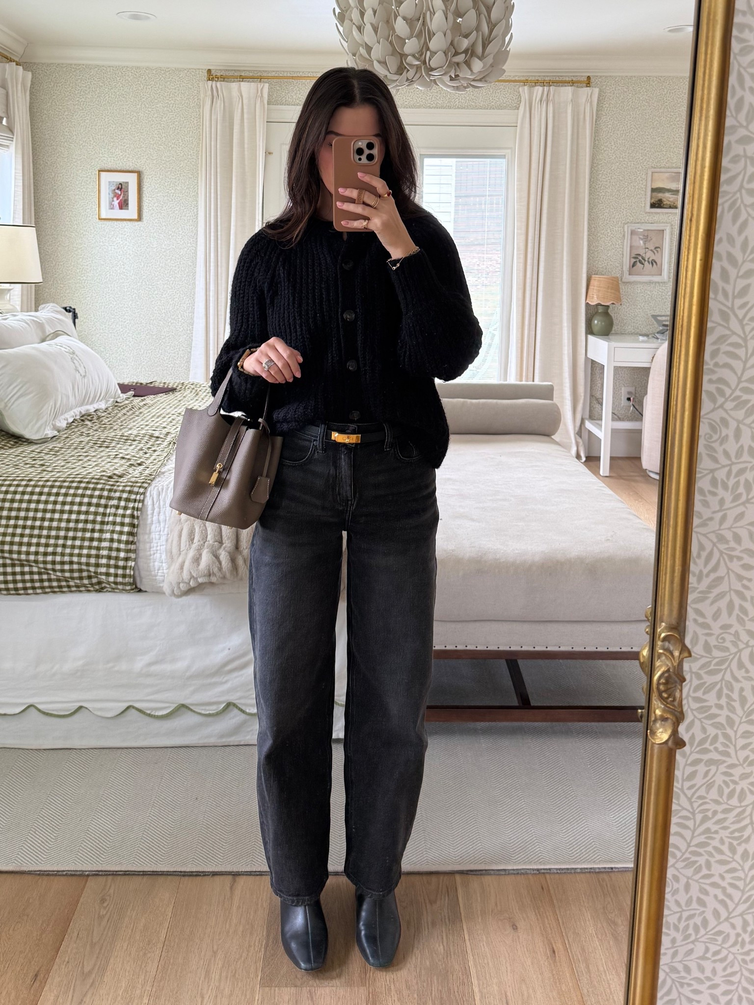 Black and grey winter ootd 🤍 size 25 in the jeans, XS in Sezane sweater. Hermes belt

#LTKootd