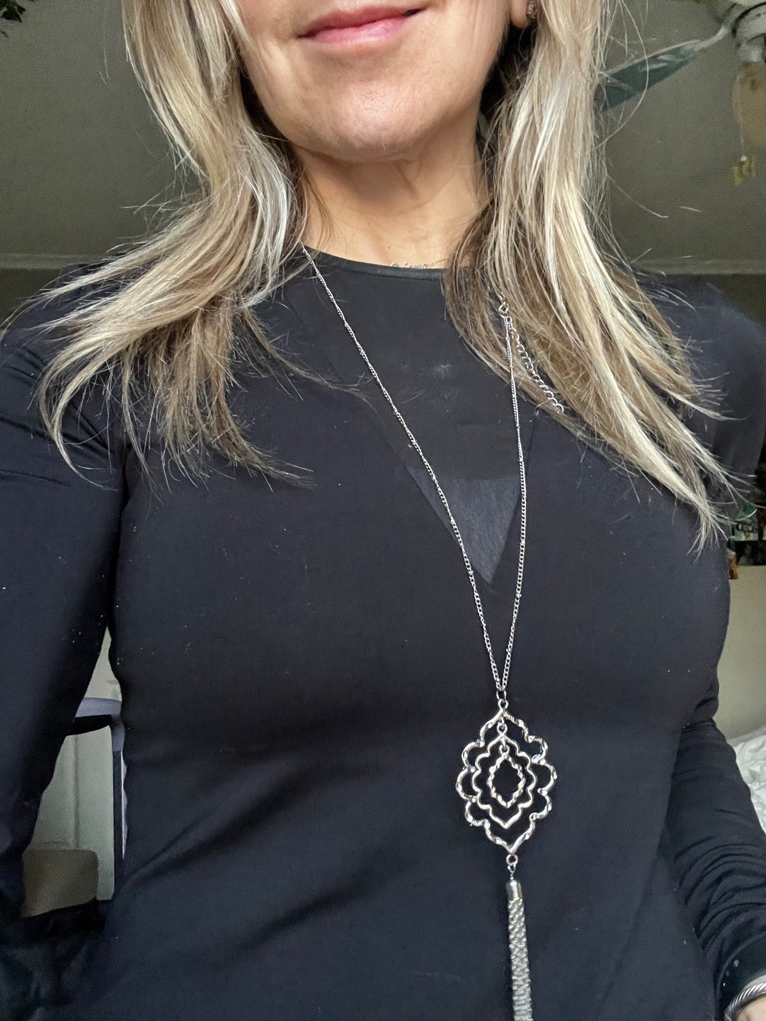 THE POWER OF A TASSEL NECKLACE

PERFECT COMPLEMENT
TO ELEVATE ANY OUTFIT✨