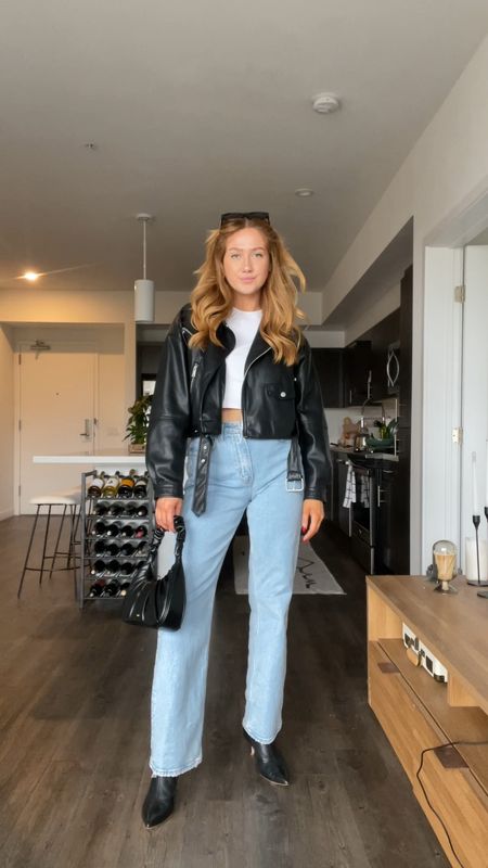 Fall outfit idea — denim 90s relaxed jeans from Abercrombie & black cropped leather jacket 