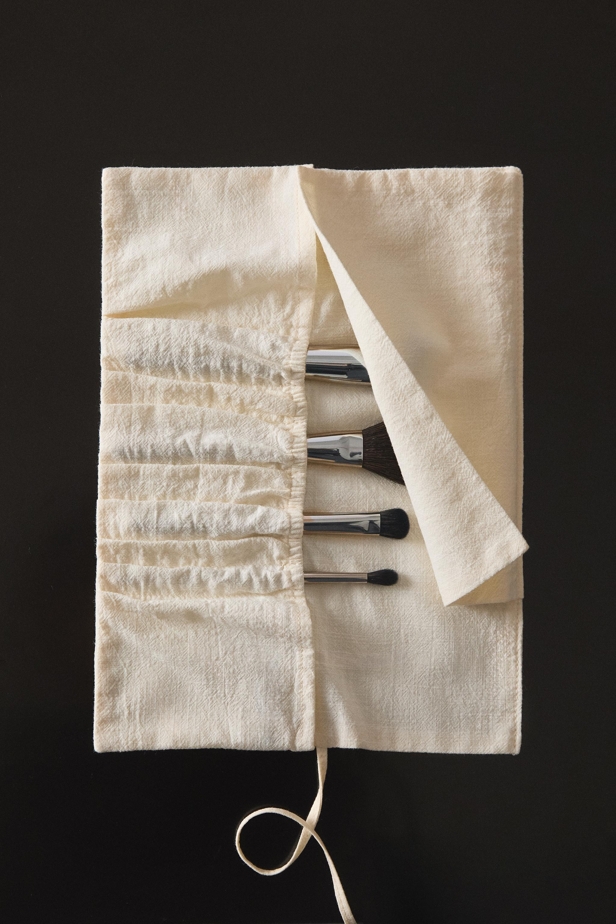 MAKEUP BRUSH WASH BAG | Zara UK