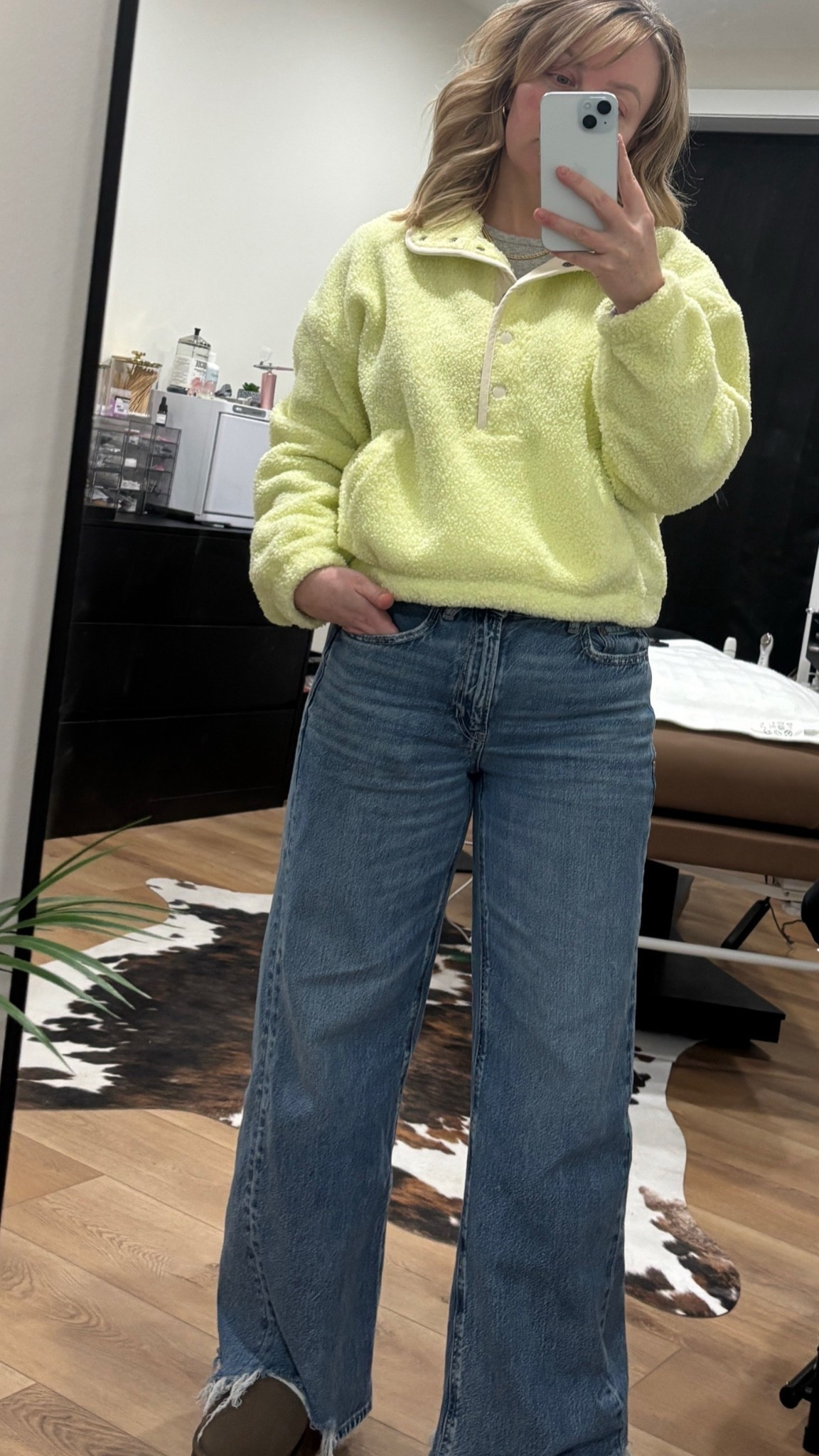 Obsessed with this cozy casual look 🤍
✔️ Soft sherpa pullover
✔️ Flattering wide leg jeans
✔️ Everyday Ugg dupes I live in


#LTKootd #LTKSaleAlert #LTKPetite