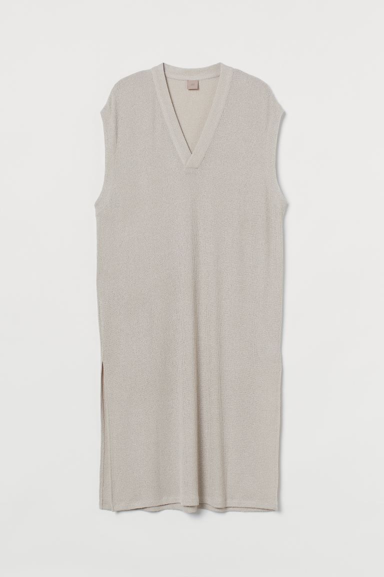 Straight-cut, relaxed-fit, calf-length dress in a knit viscose blend. Gently dropped shoulders, l... | H&M (US + CA)