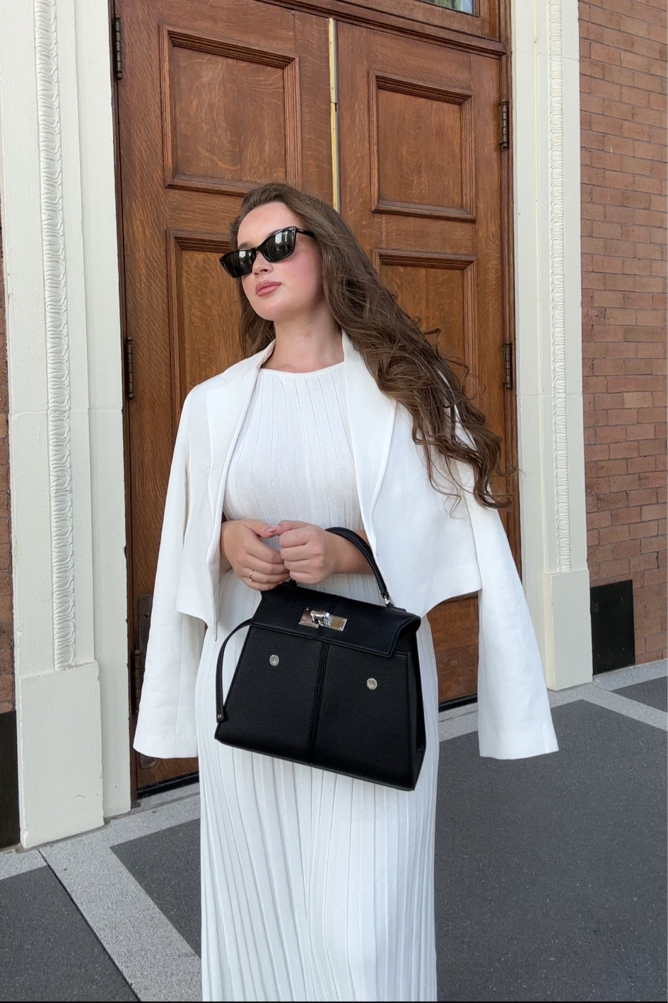 Dress showpo 
Bag jwpei
Sunglasses Rayban