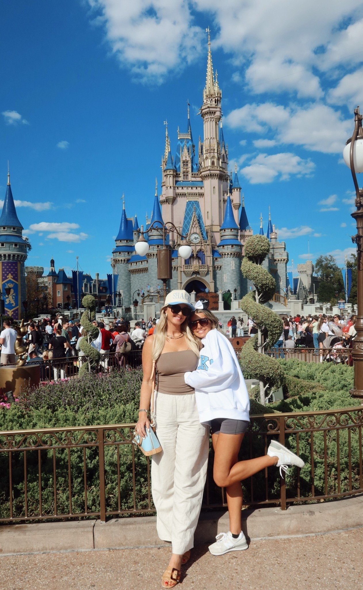 Everything I’m wearing is Aritzia ✨



#LTKSaleAlert #LTKgrwm #LTKootd