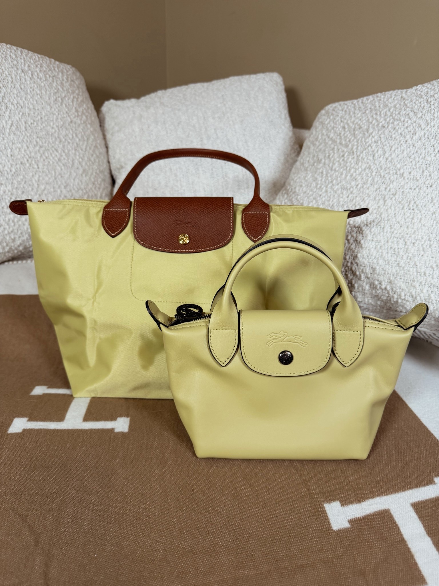 Spring cuties 💚 

Longchamp pistachio 
Longchamp xtra
Longchamp Le Pliage 