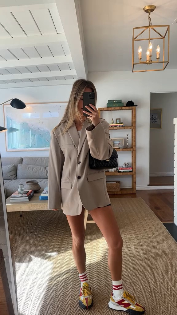 Monday at the office 🖤