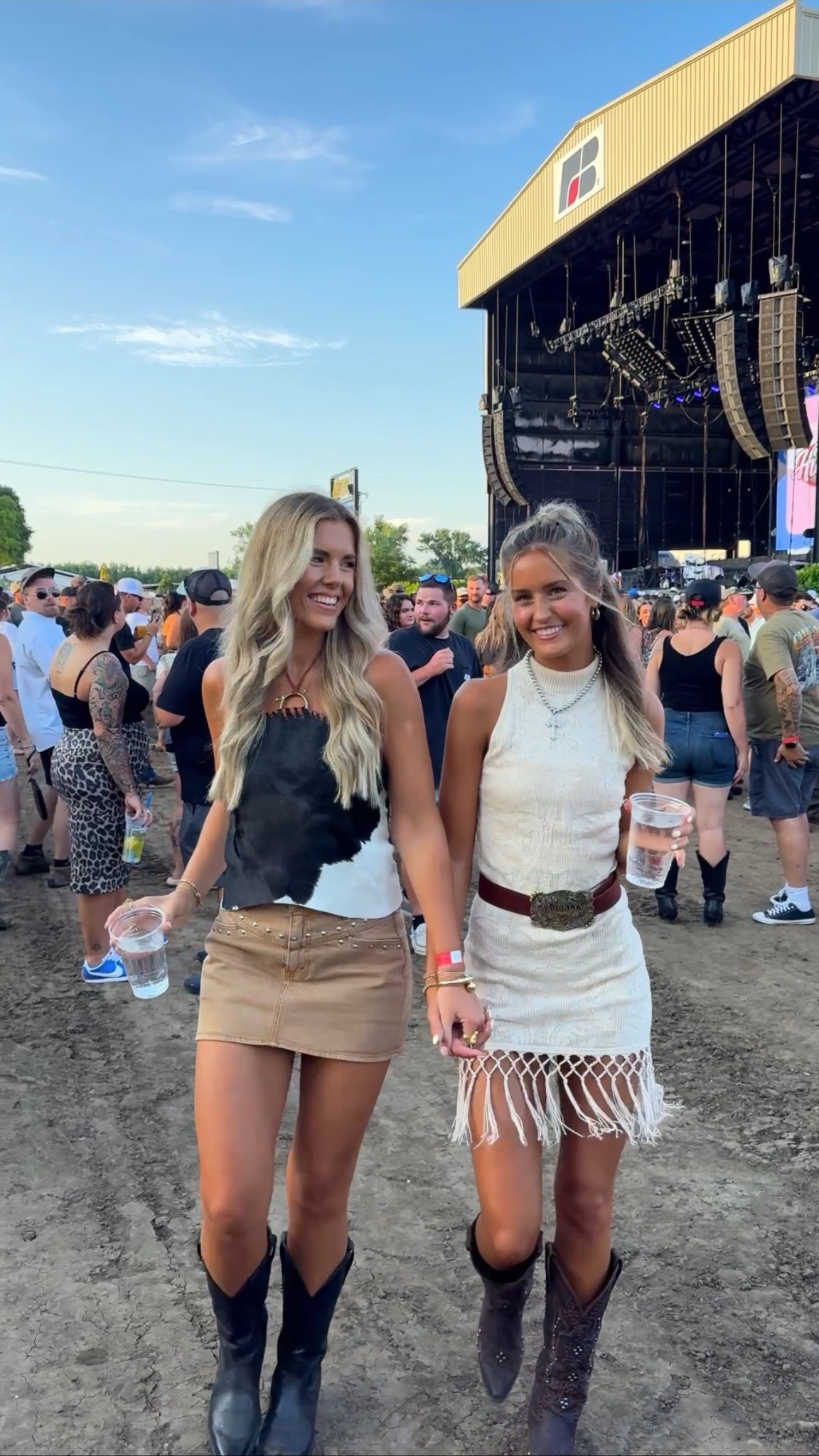 size 26 in skirt, size down half size in boots, OS in top :) 

what we wore to hardy ! 